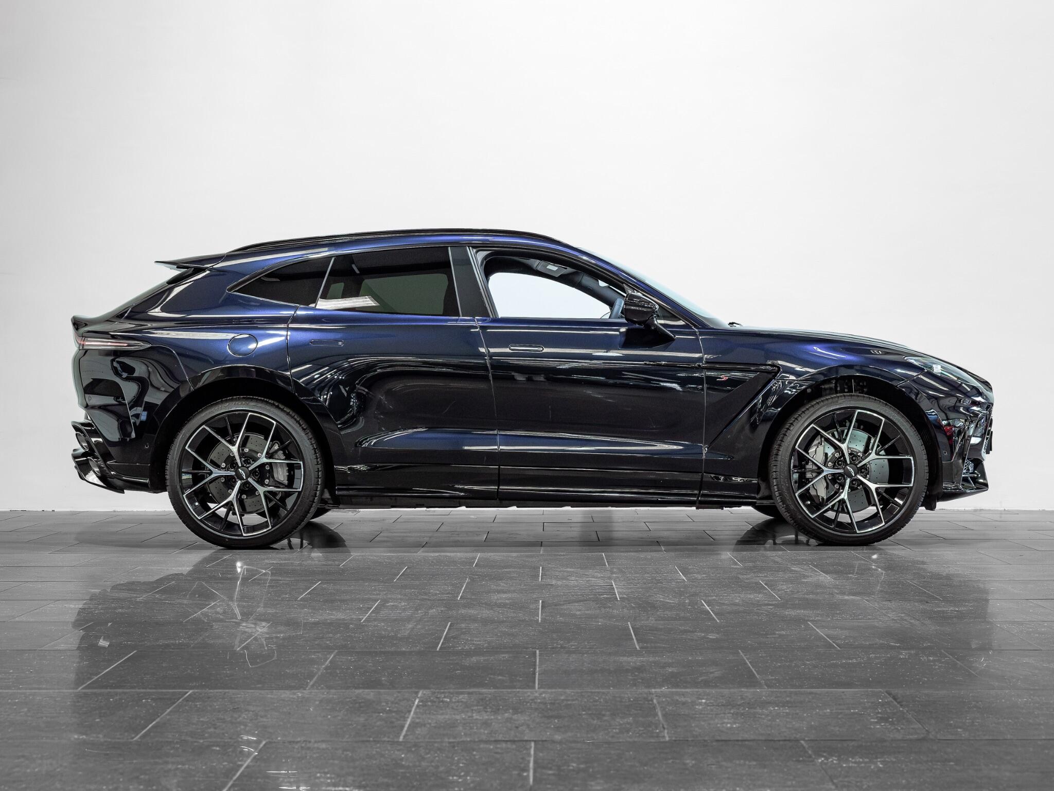 Aston Martin DBX view 7