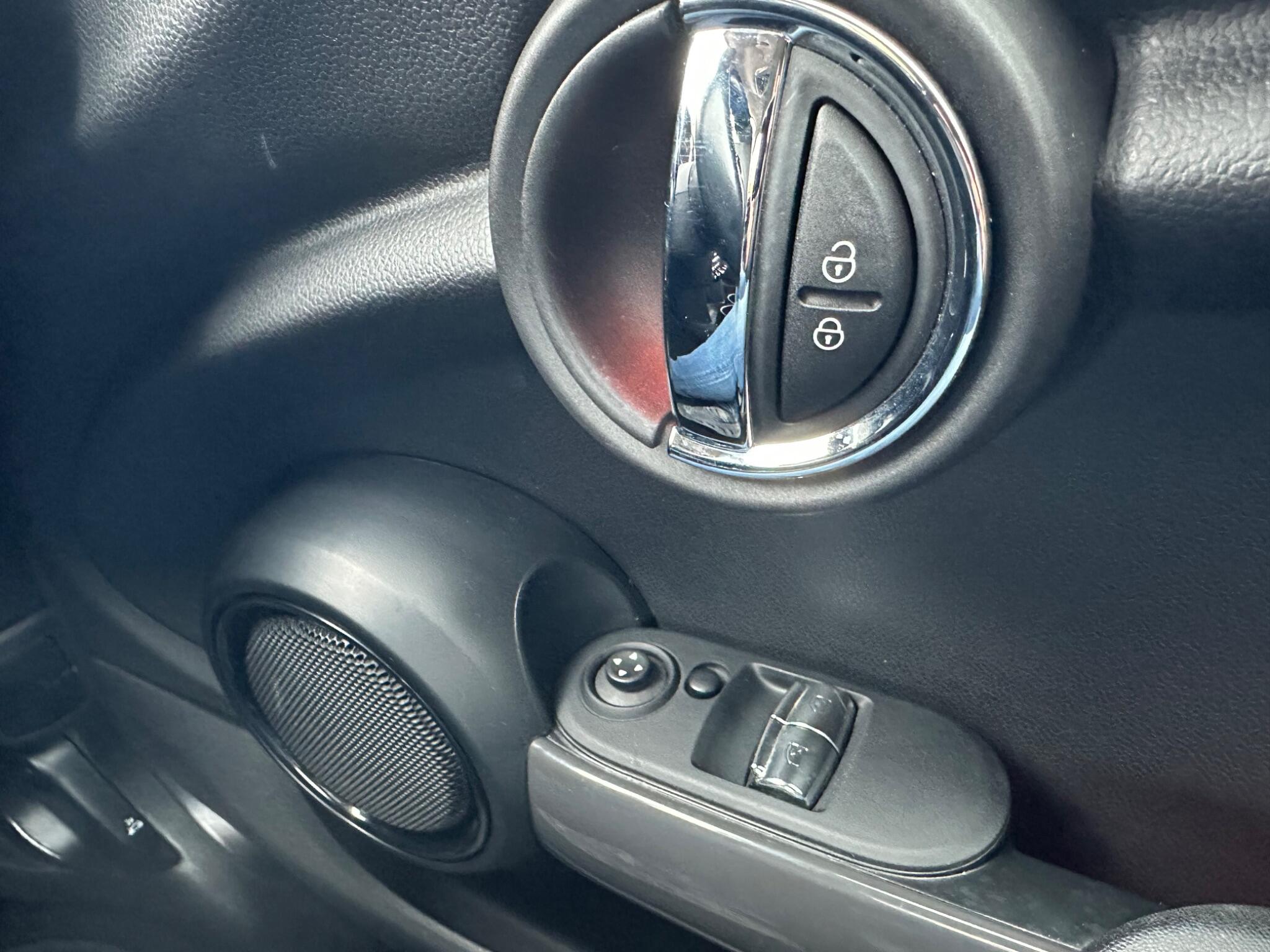 Mini Cooper view 10