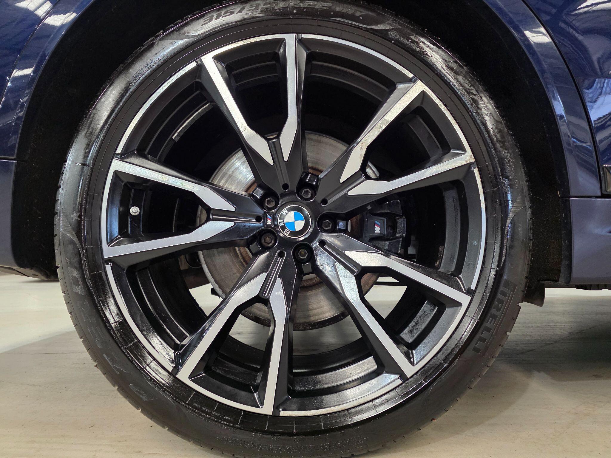 BMW X7 view 90