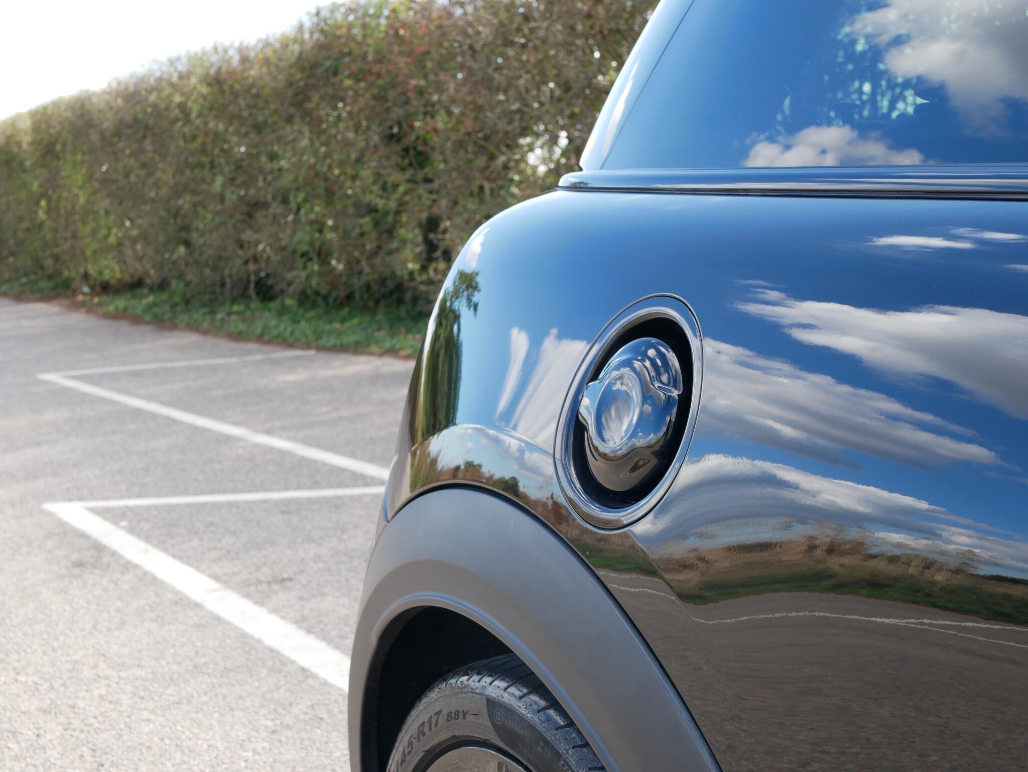 Mini Hatch view 14
