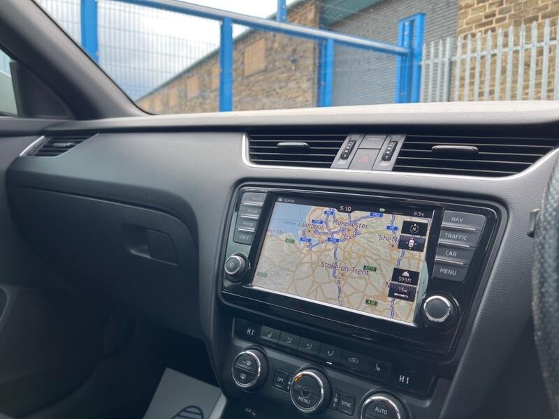 2015 Skoda Octavia image 16