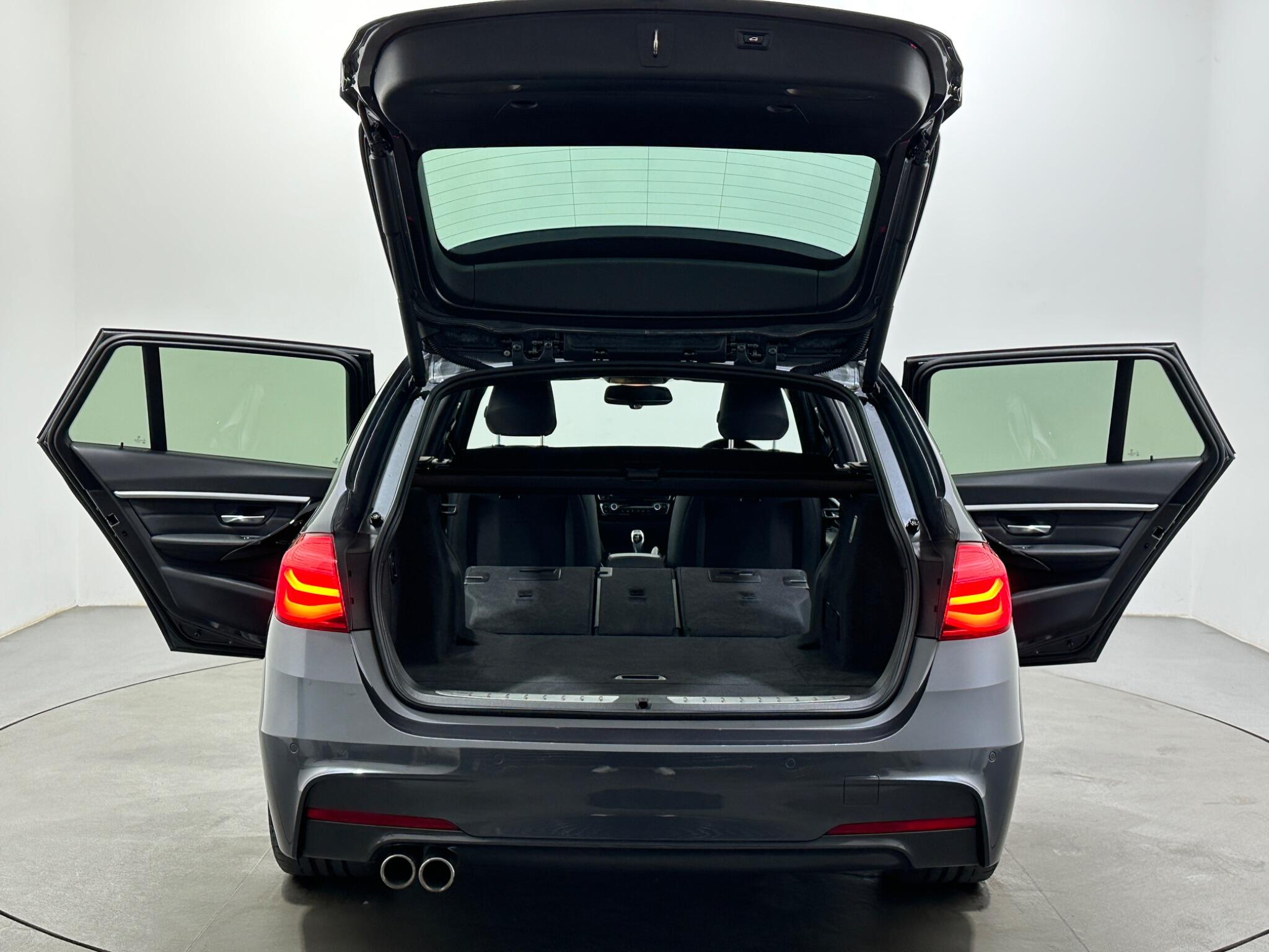 BMW 3 Series view 45