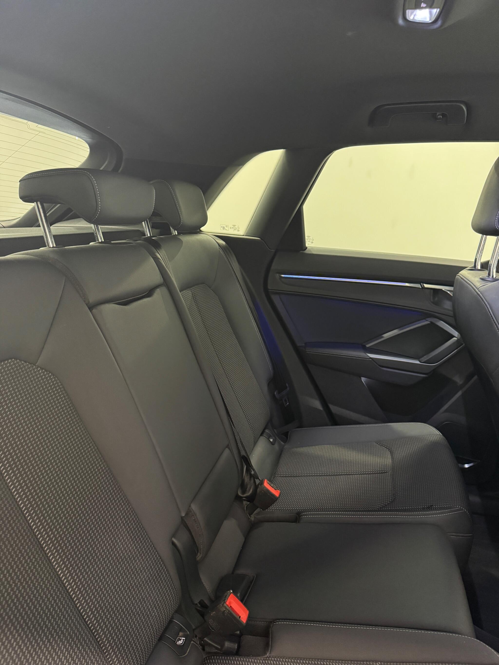 Audi Q3 view 13