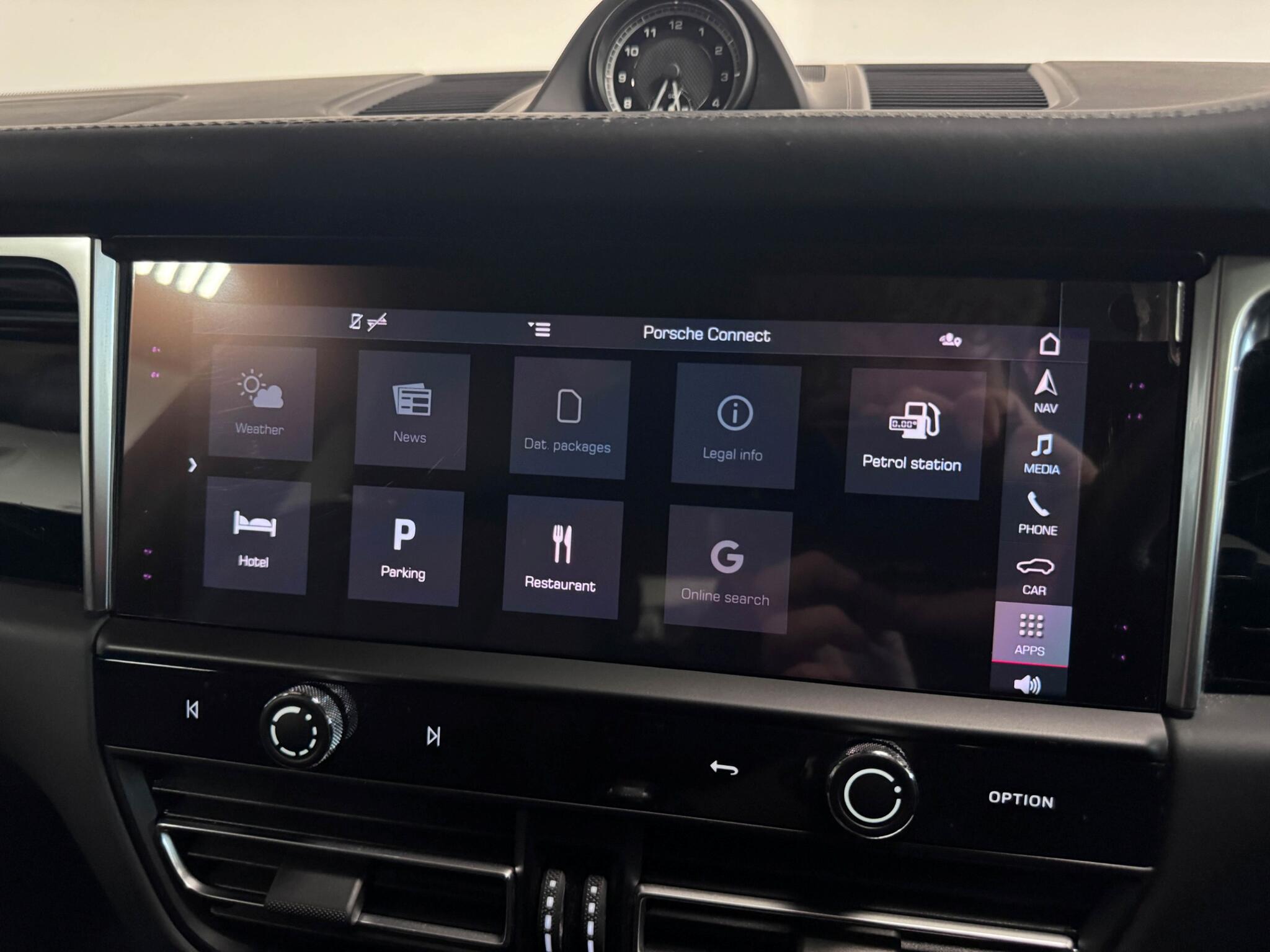 Porsche Macan view 50