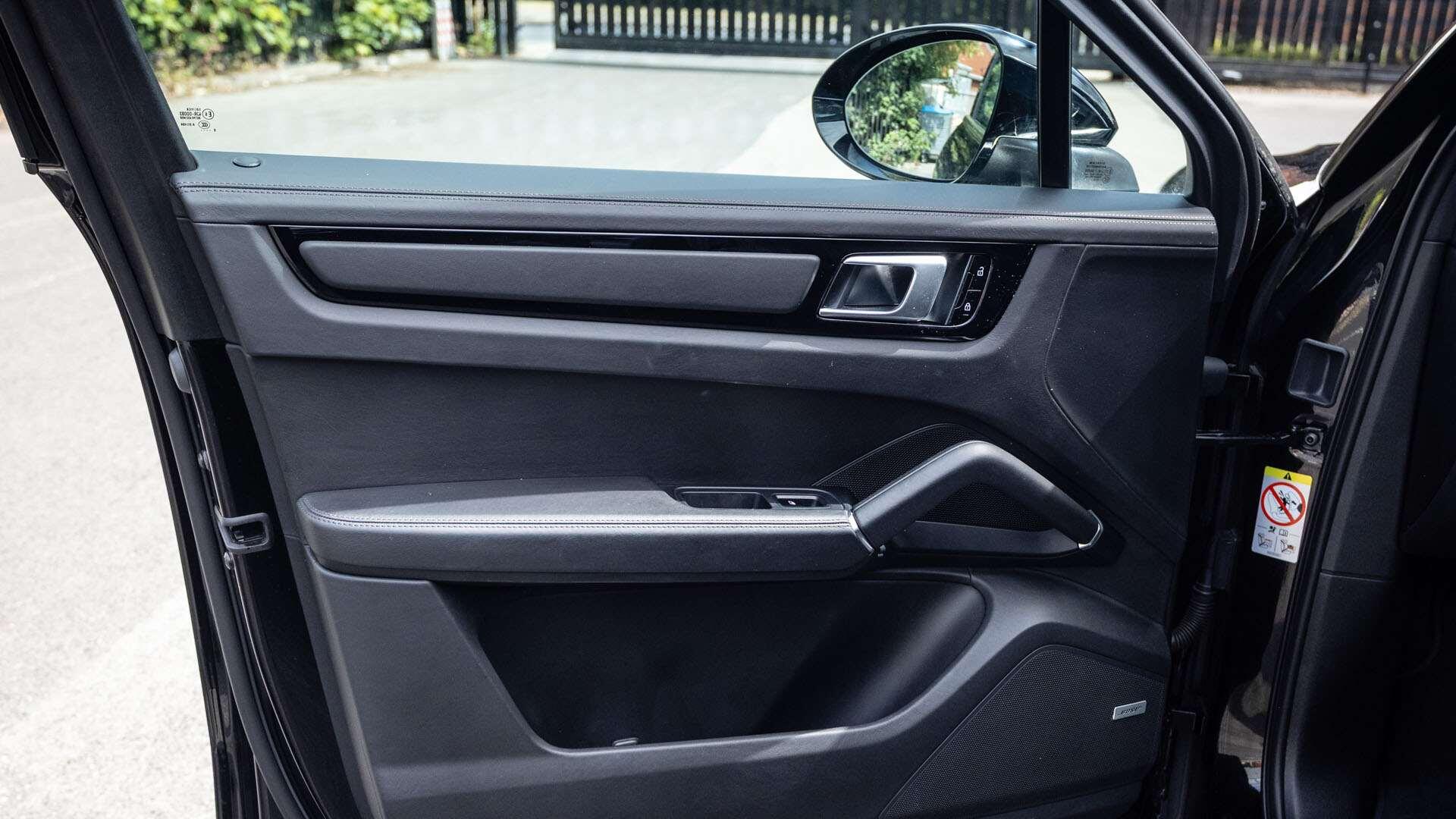 Porsche Cayenne view 37