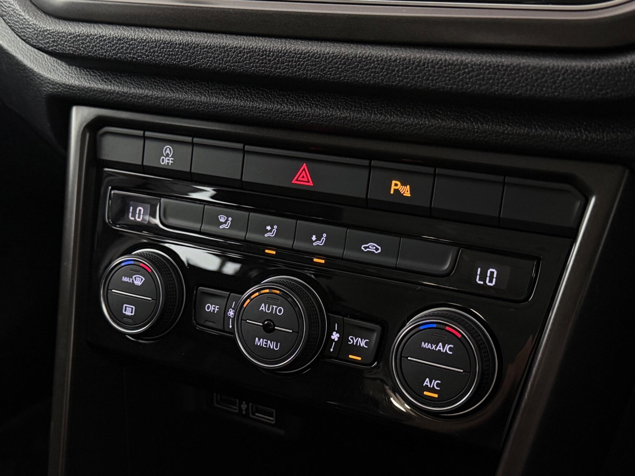 Volkswagen T-Roc view 19