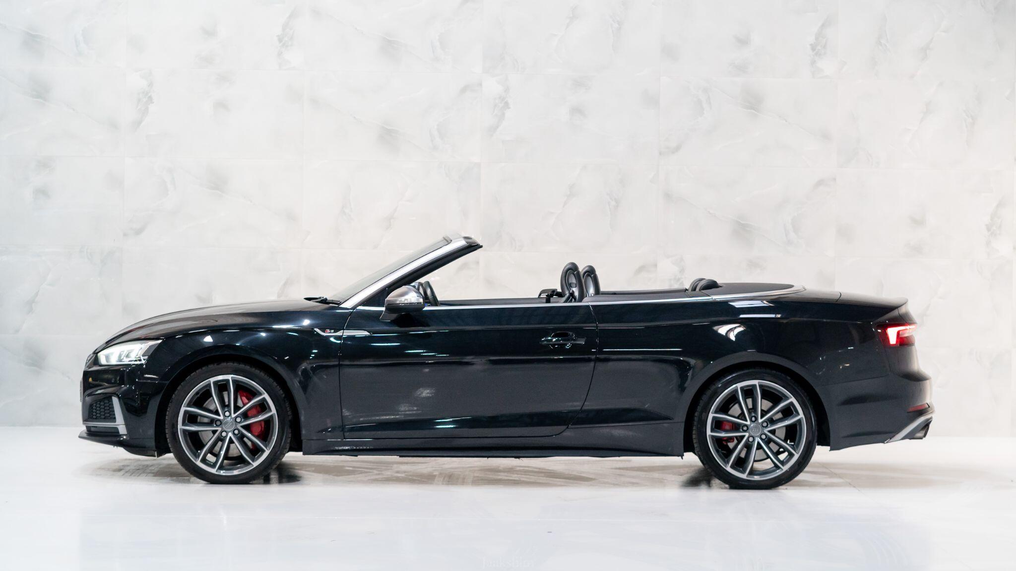 Audi S5 view 4