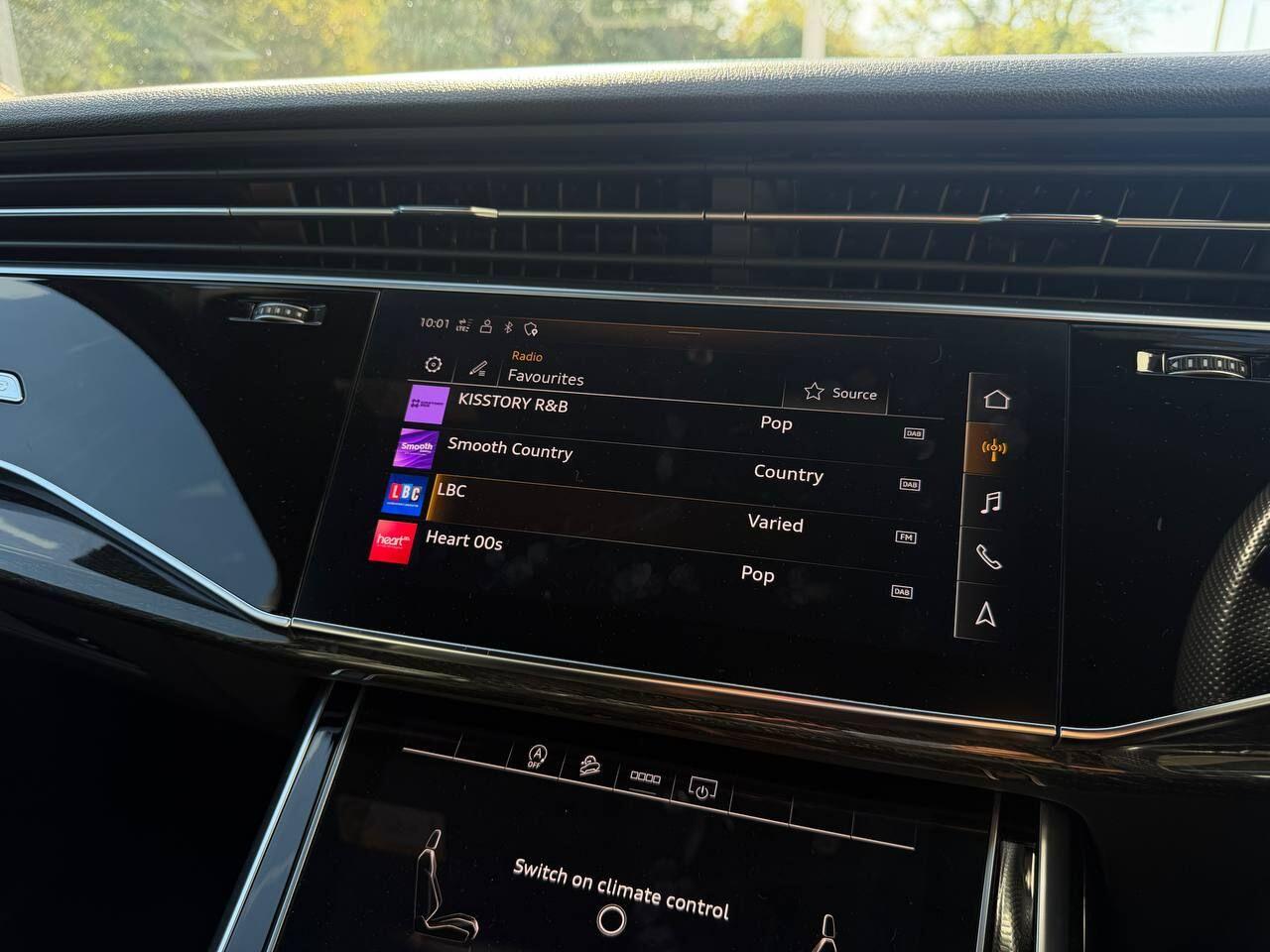 Audi Q7 view 43