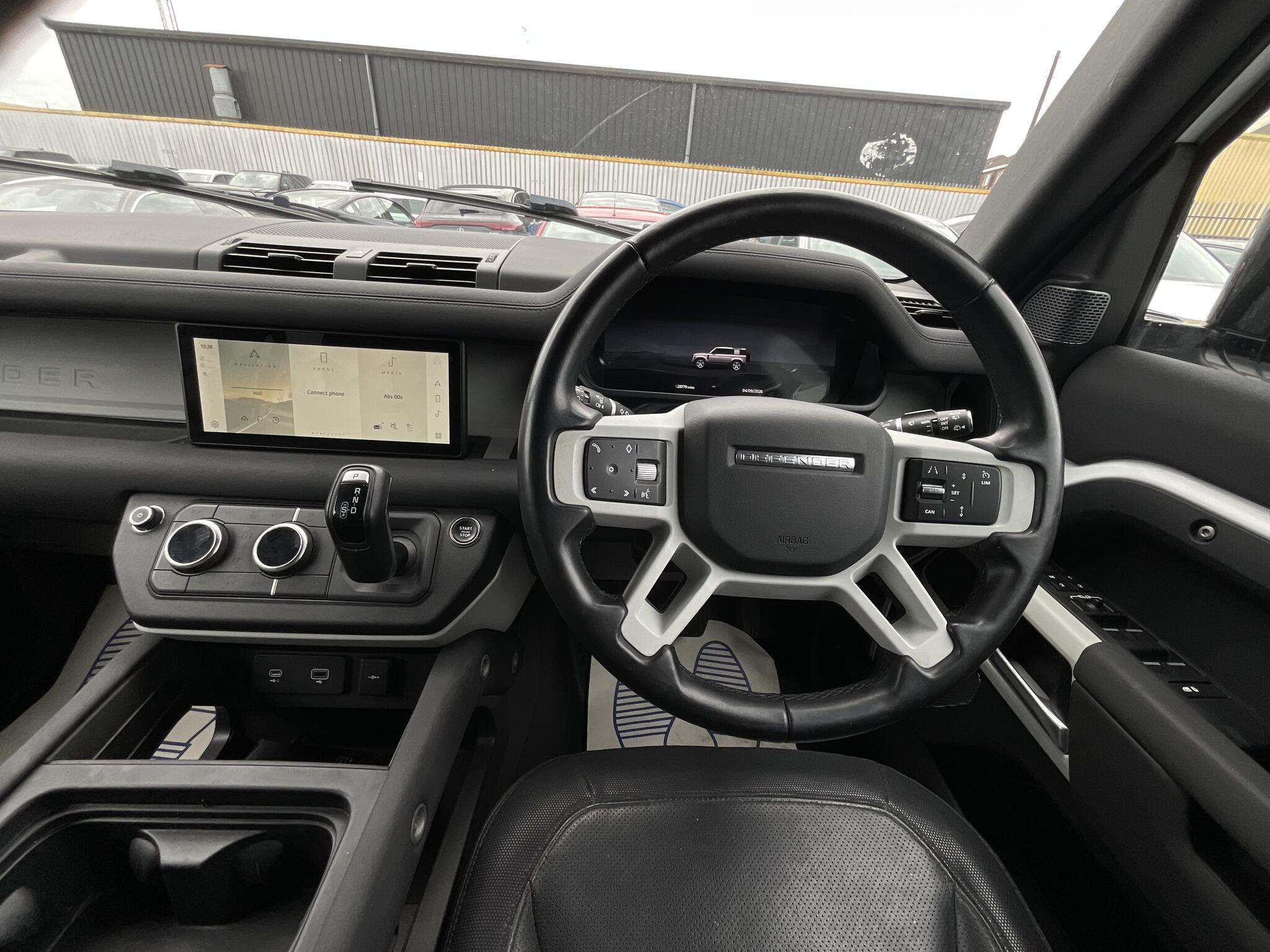 Land Rover Defender 110 view 6