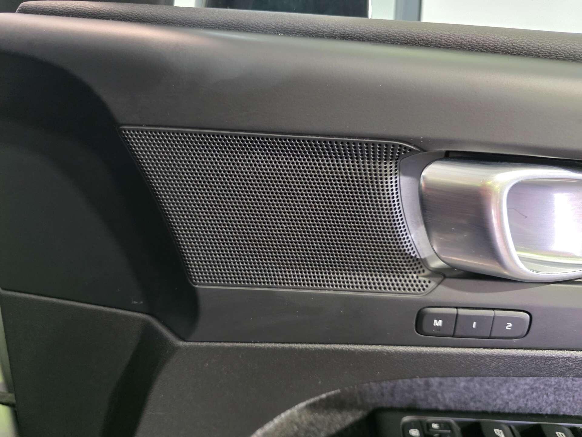 Volvo XC40 view 16