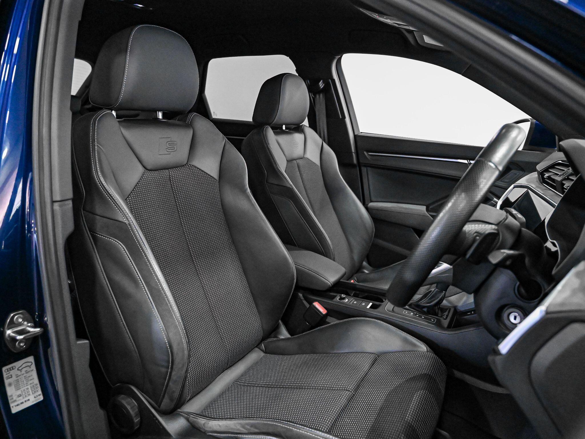 Audi Q3 view 3