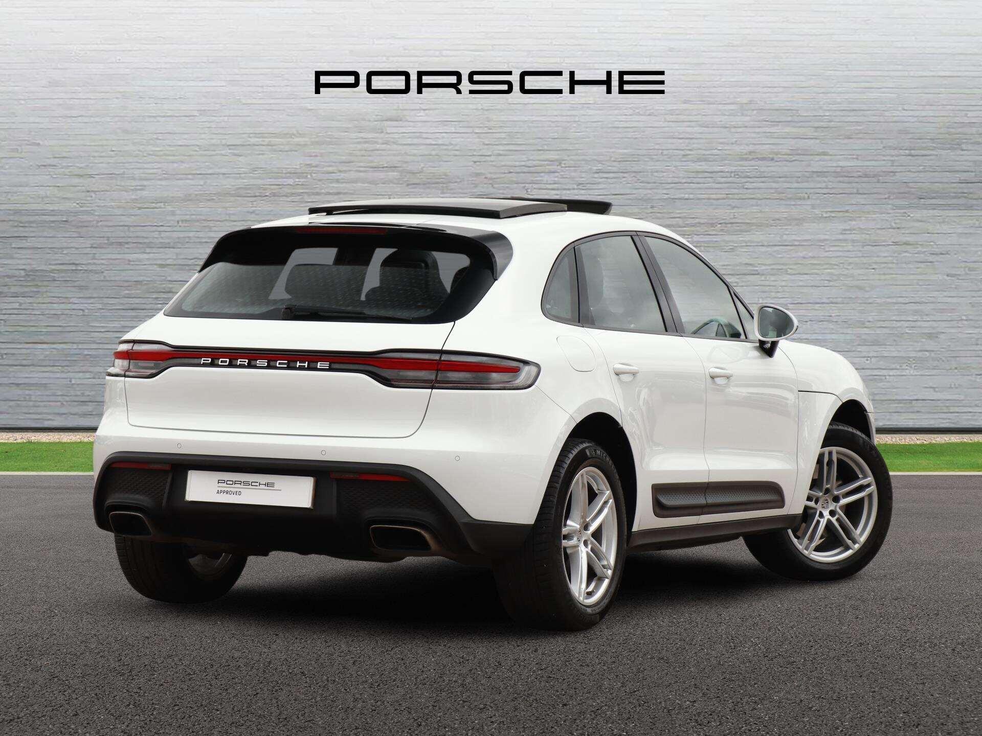 Porsche Macan view 3