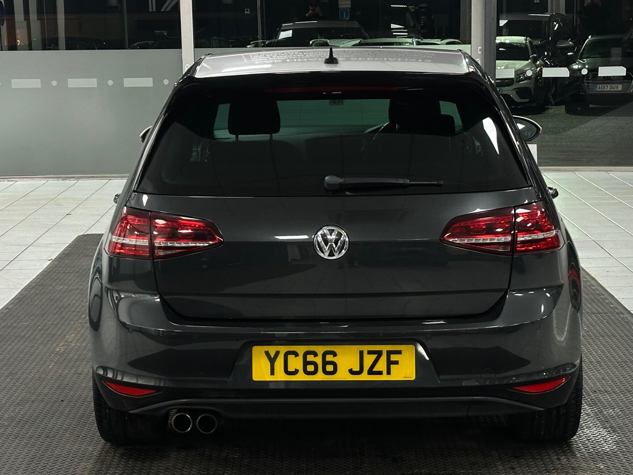 Volkswagen Golf view 11
