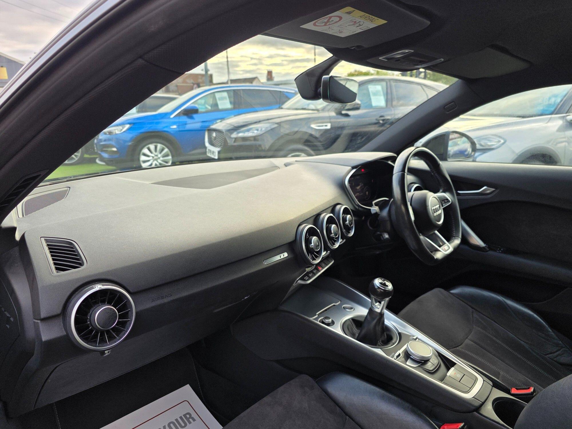 Audi TT view 31