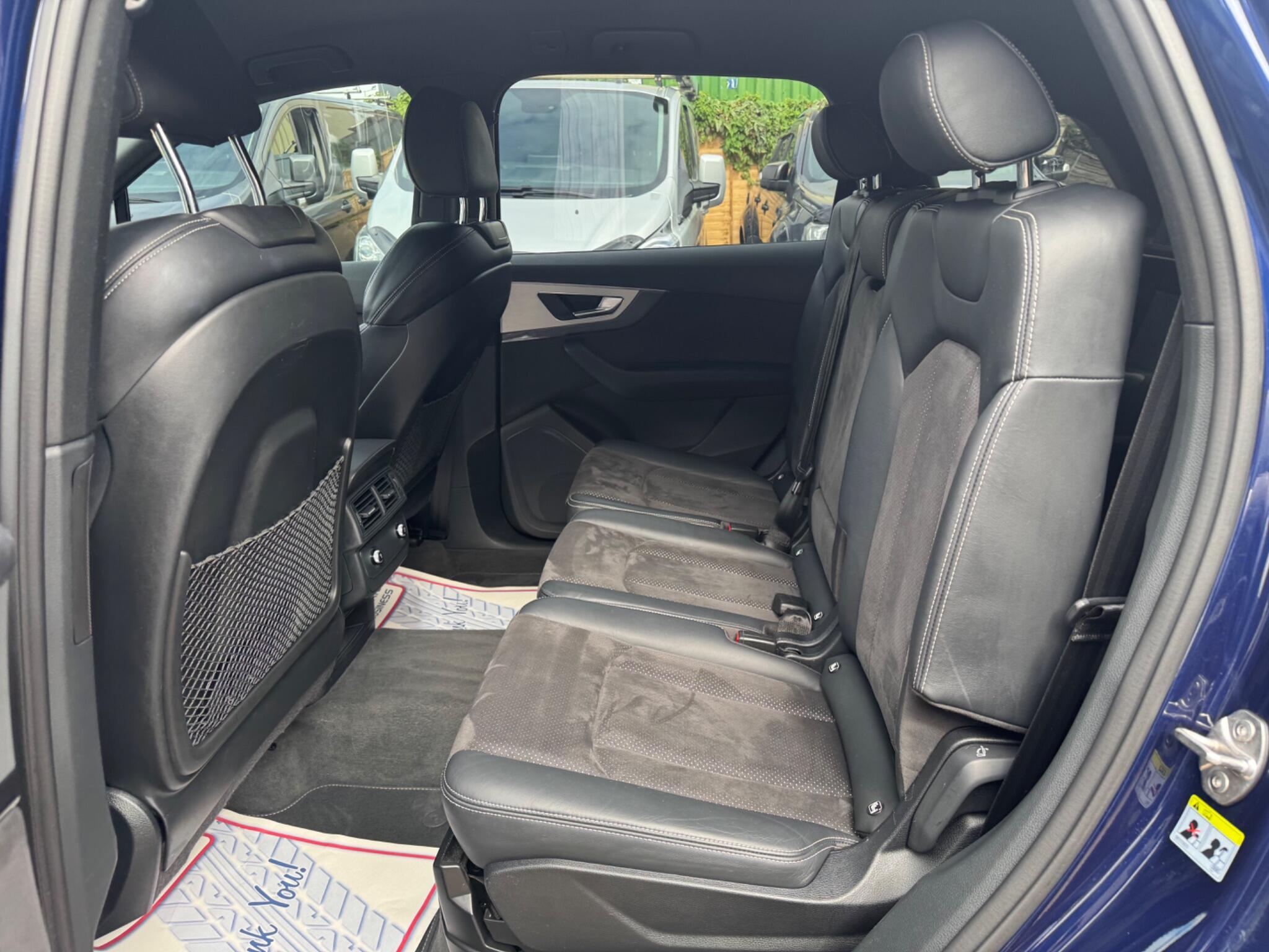 Audi Q7 view 25