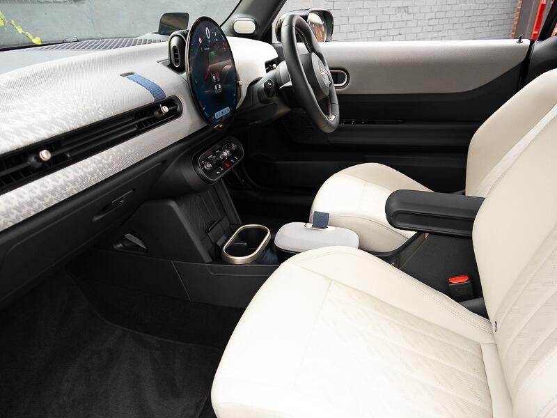 MINI Convertible view 5