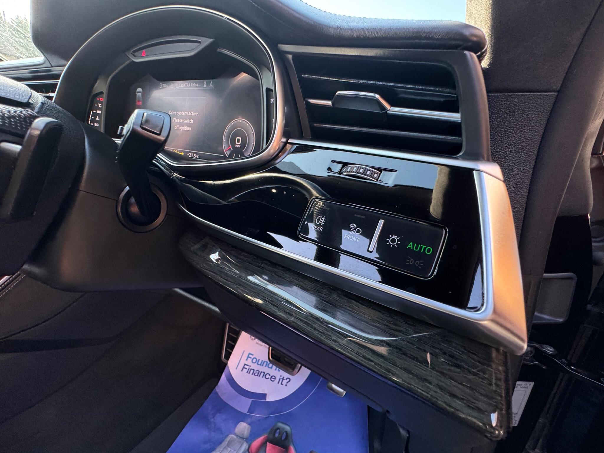Audi Q8 view 24