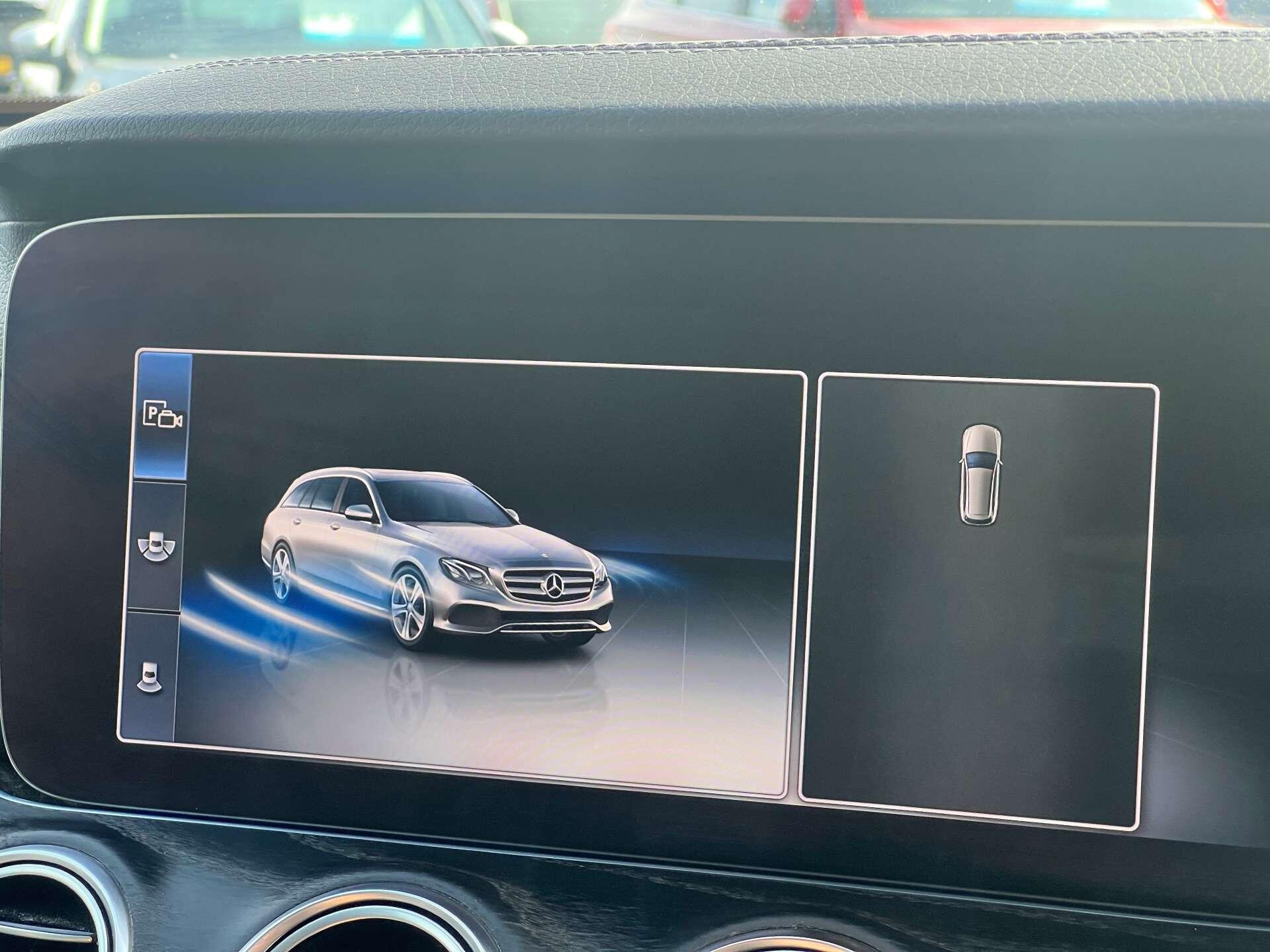 Mercedes-Benz E-Class view 26