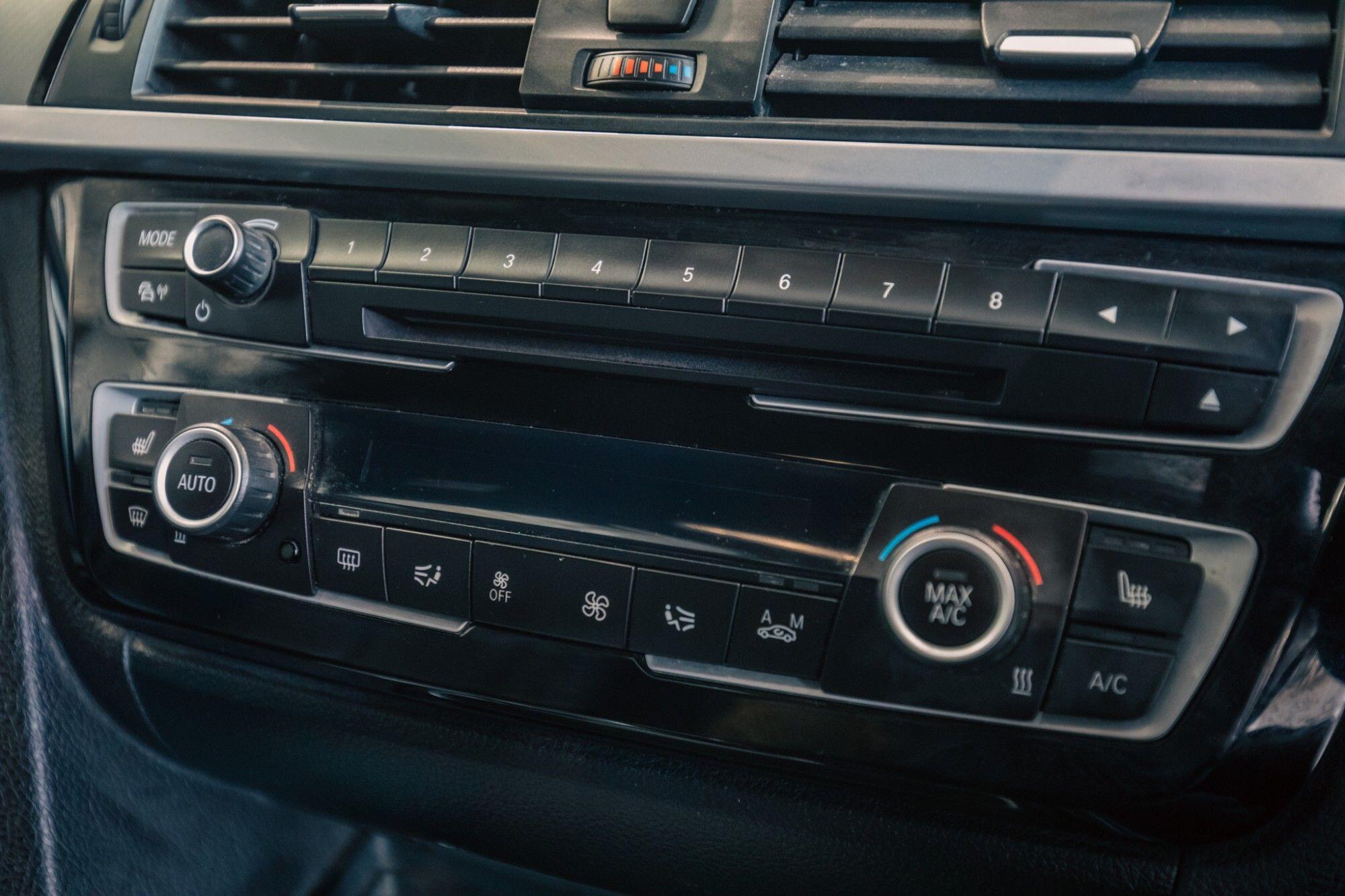 BMW 3 Series view 15
