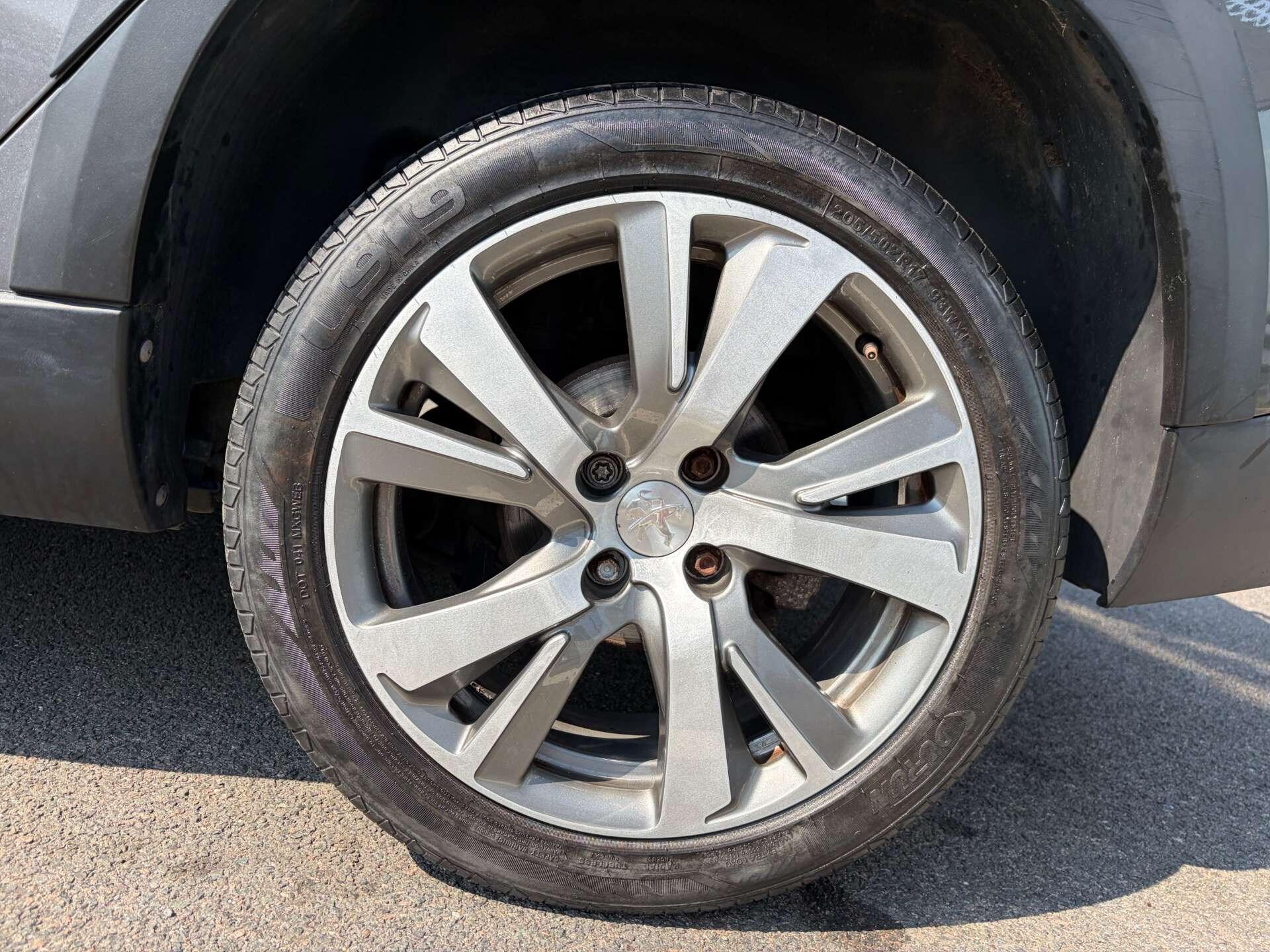 Peugeot 2008 view 12