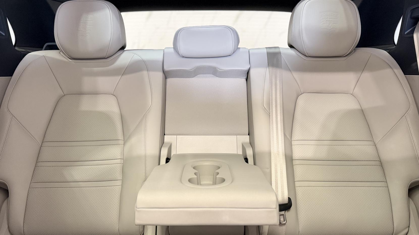 Porsche Cayenne view 12