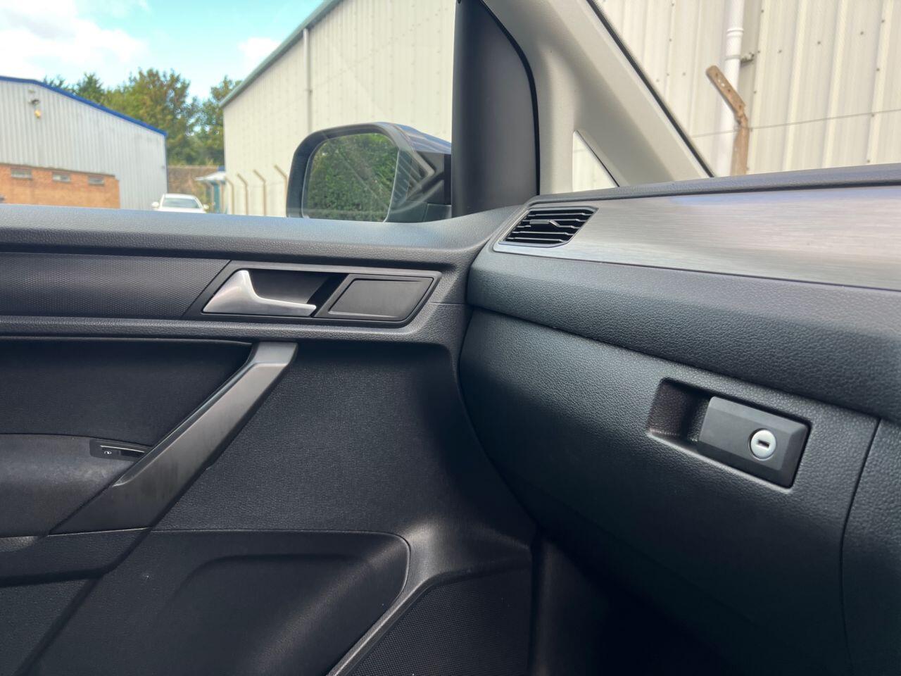 Volkswagen Caddy Life view 26