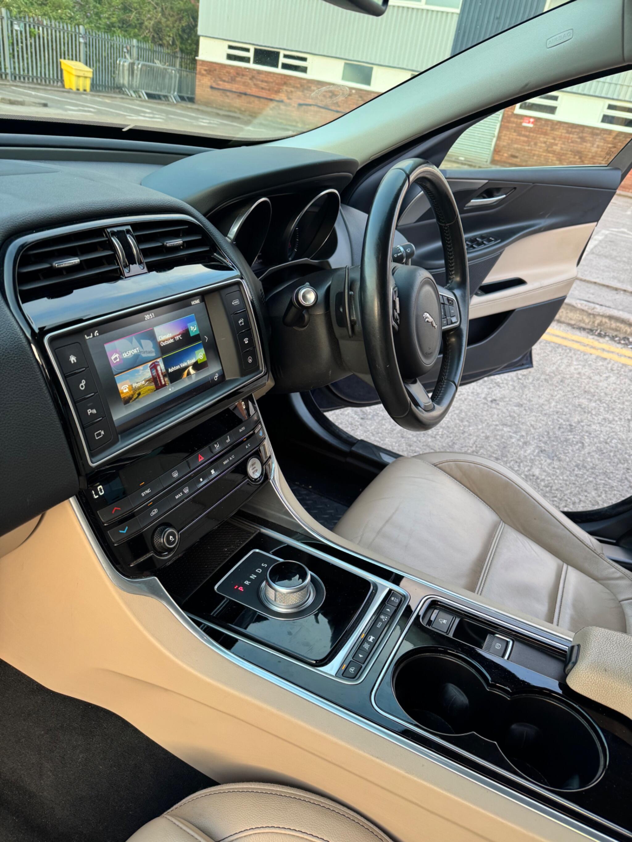 Jaguar Xe view 21