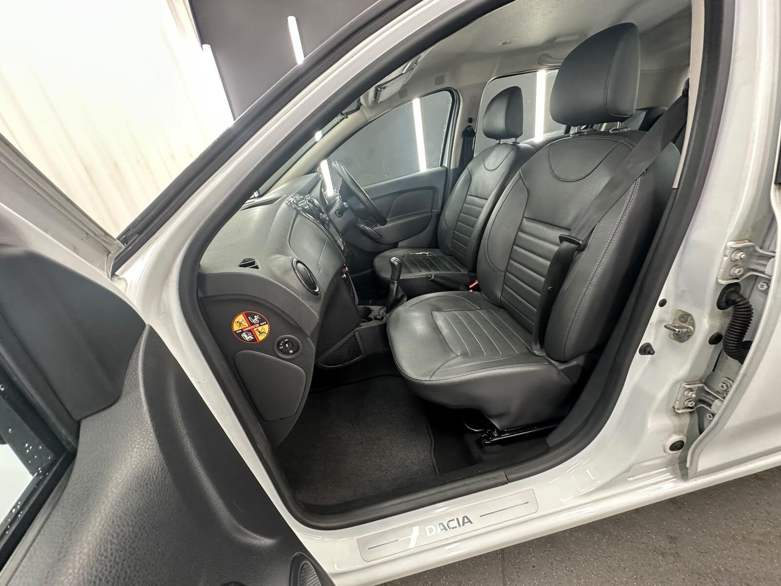 Dacia Sandero view 26