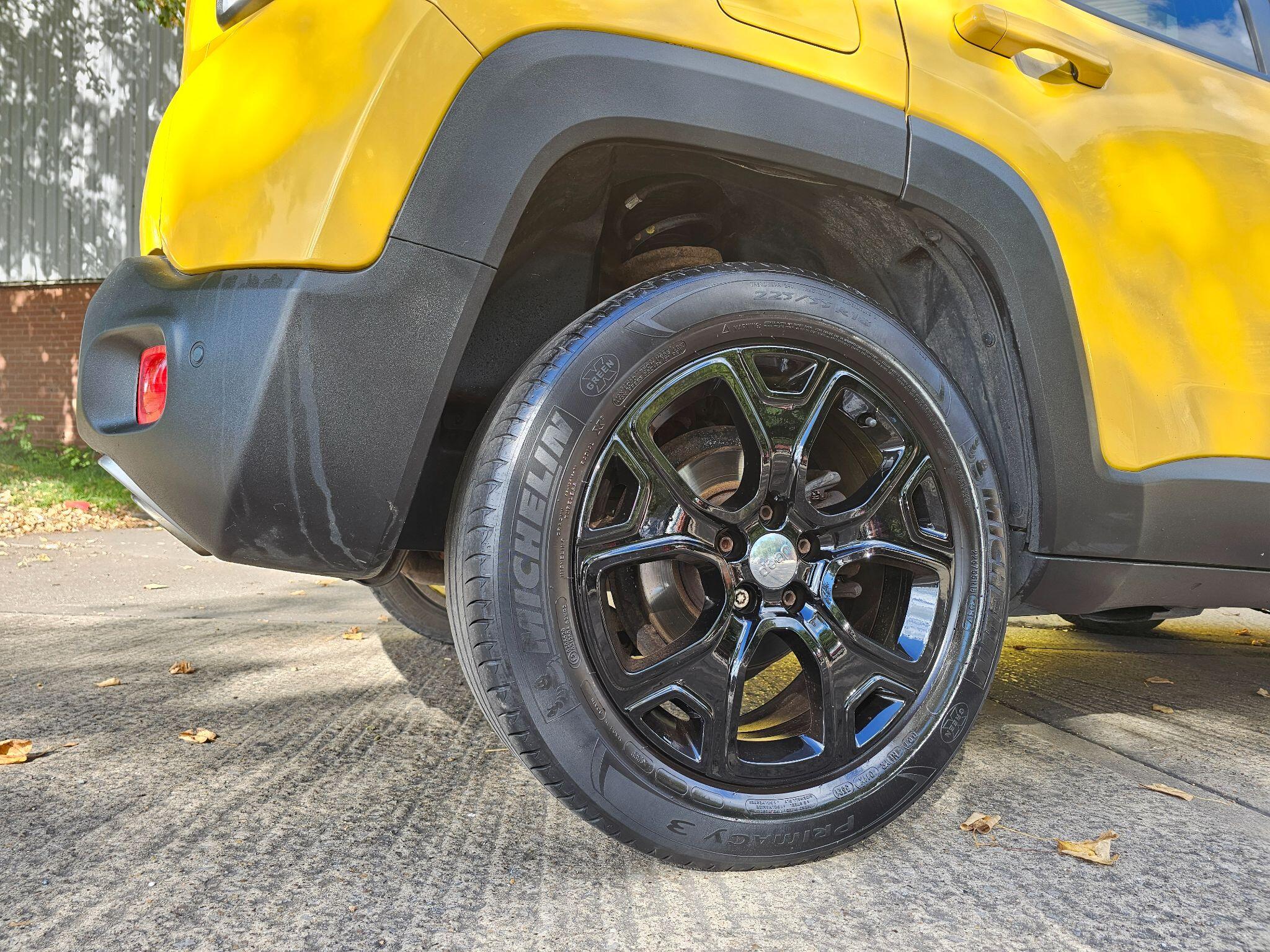 Jeep Renegade view 13