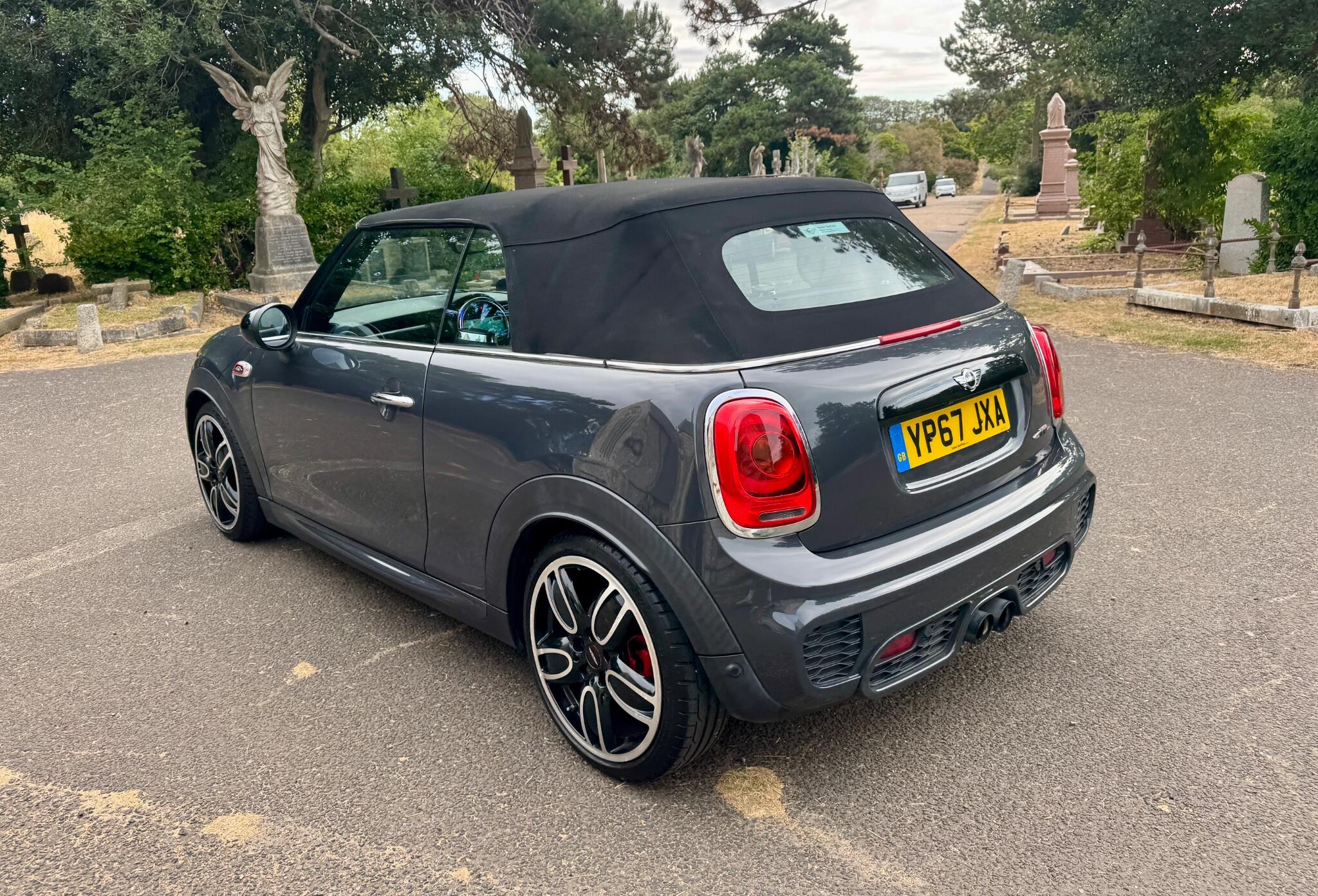 Mini Convertible view 5
