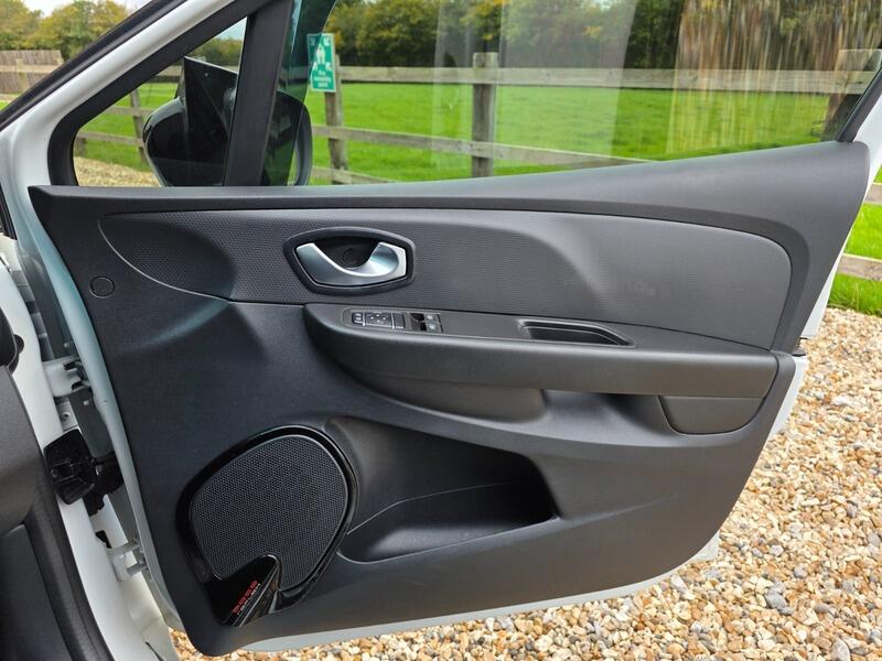 2018 Renault Clio 1.5 dCi Iconic Euro 6 (s/s) 5dr • 96,400 miles image 50