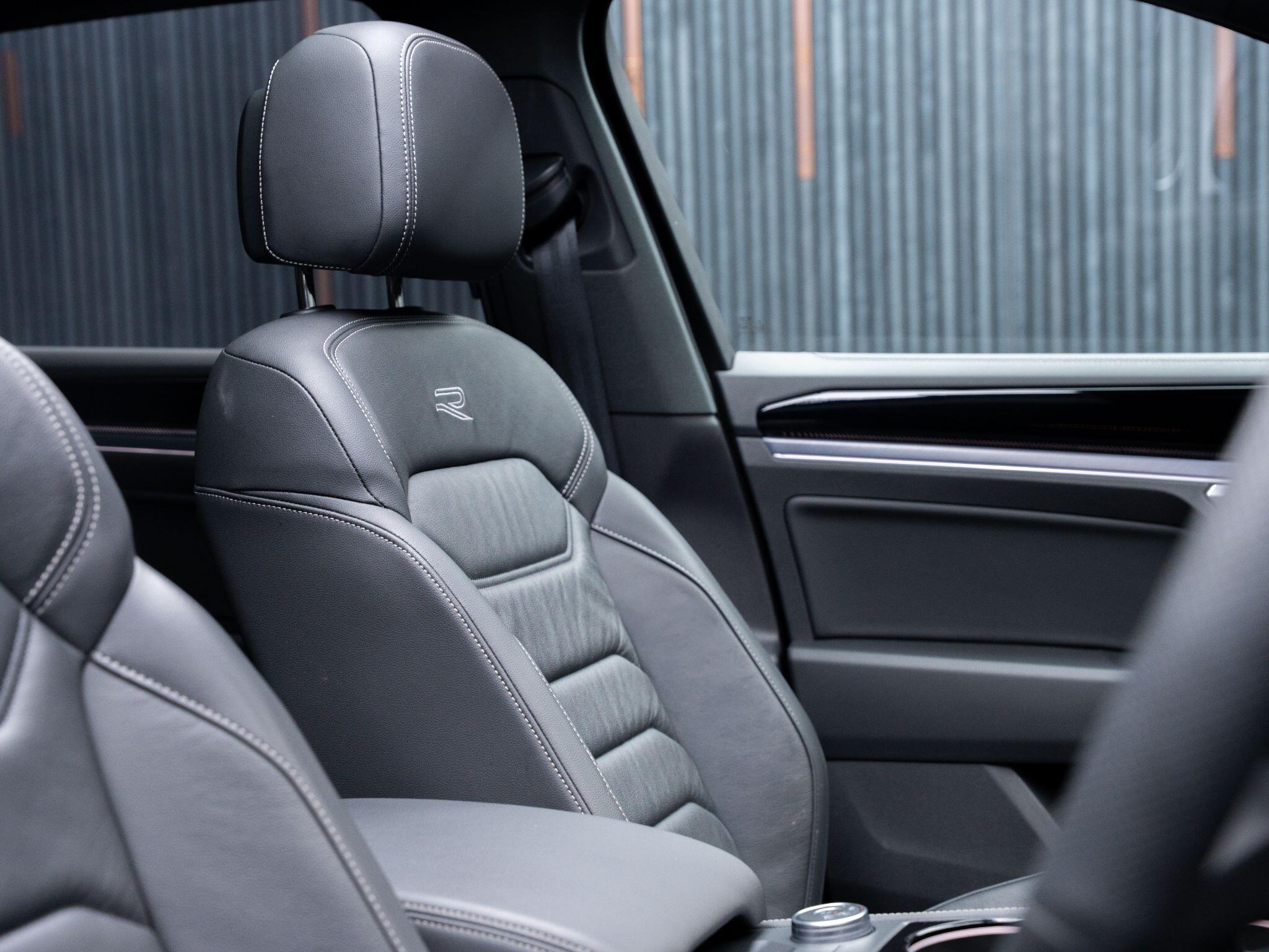 Volkswagen Touareg view 35