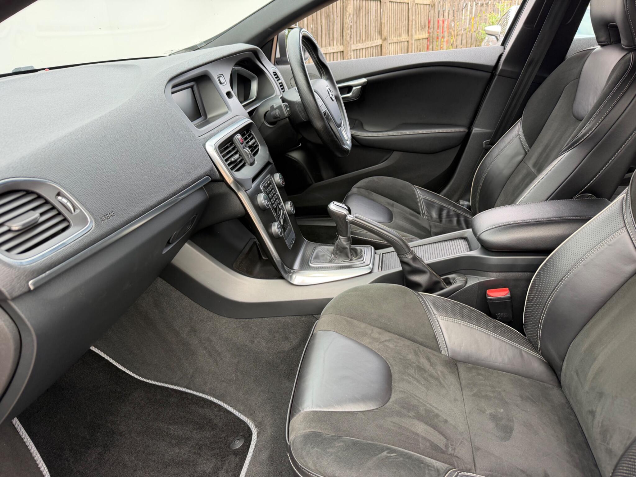 Volvo V40 view 26