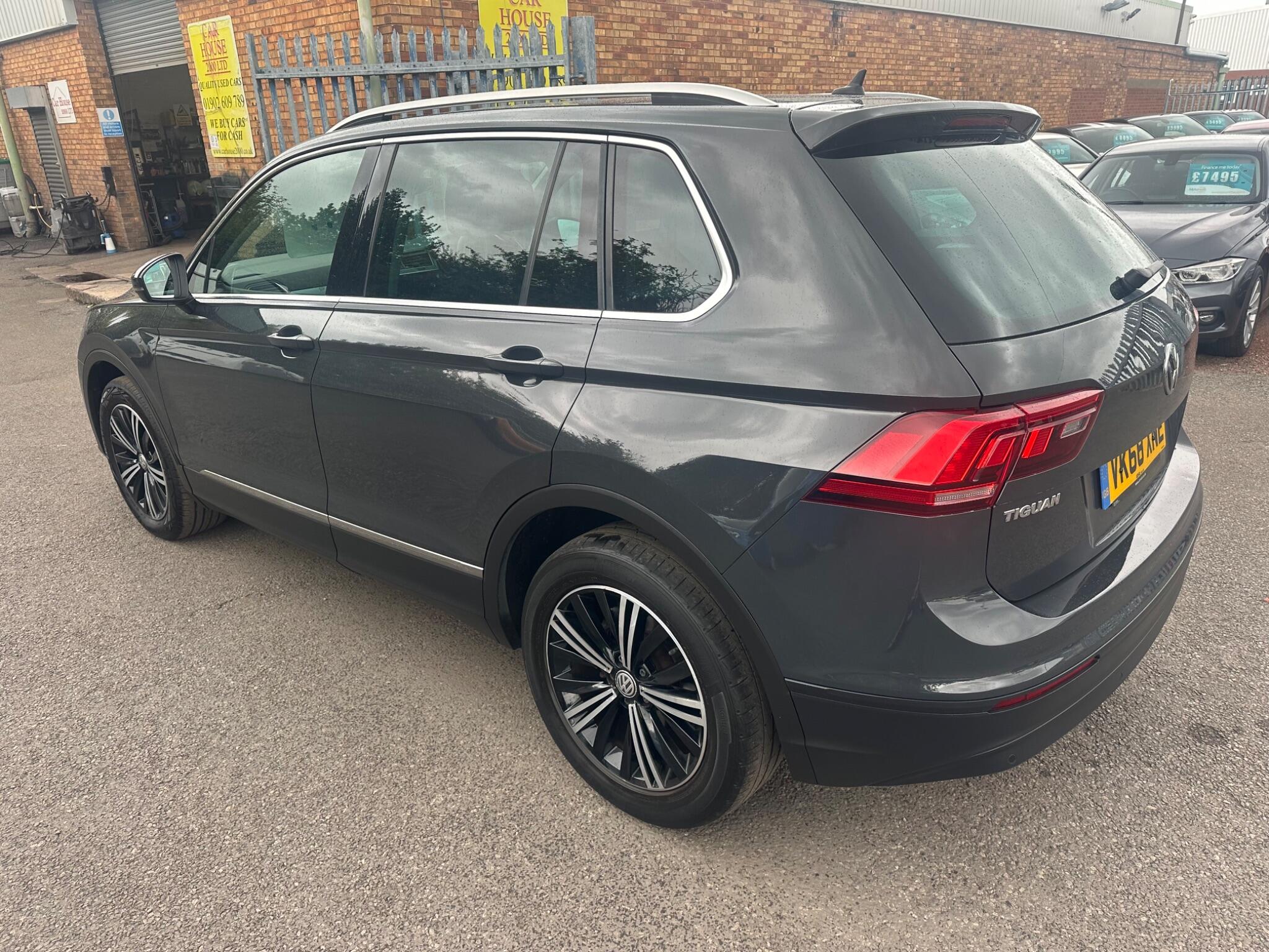 Volkswagen Tiguan view 8