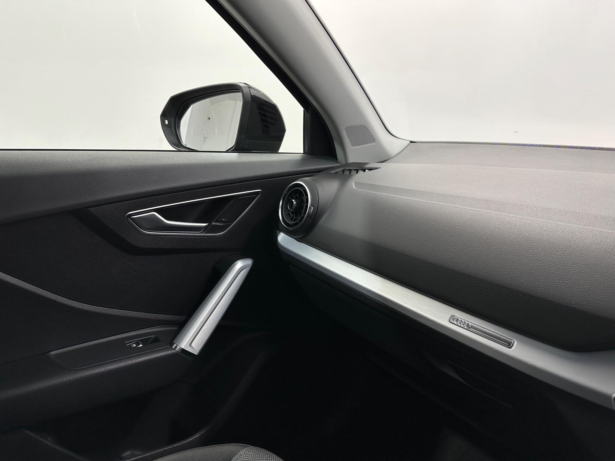Audi Q2 view 27