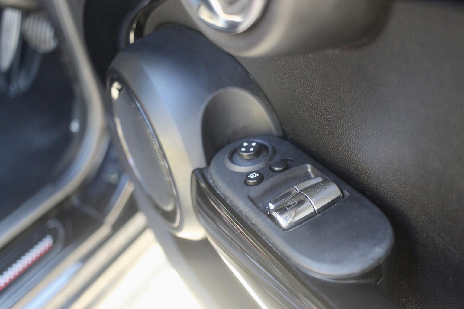 Mini Hatch view 26
