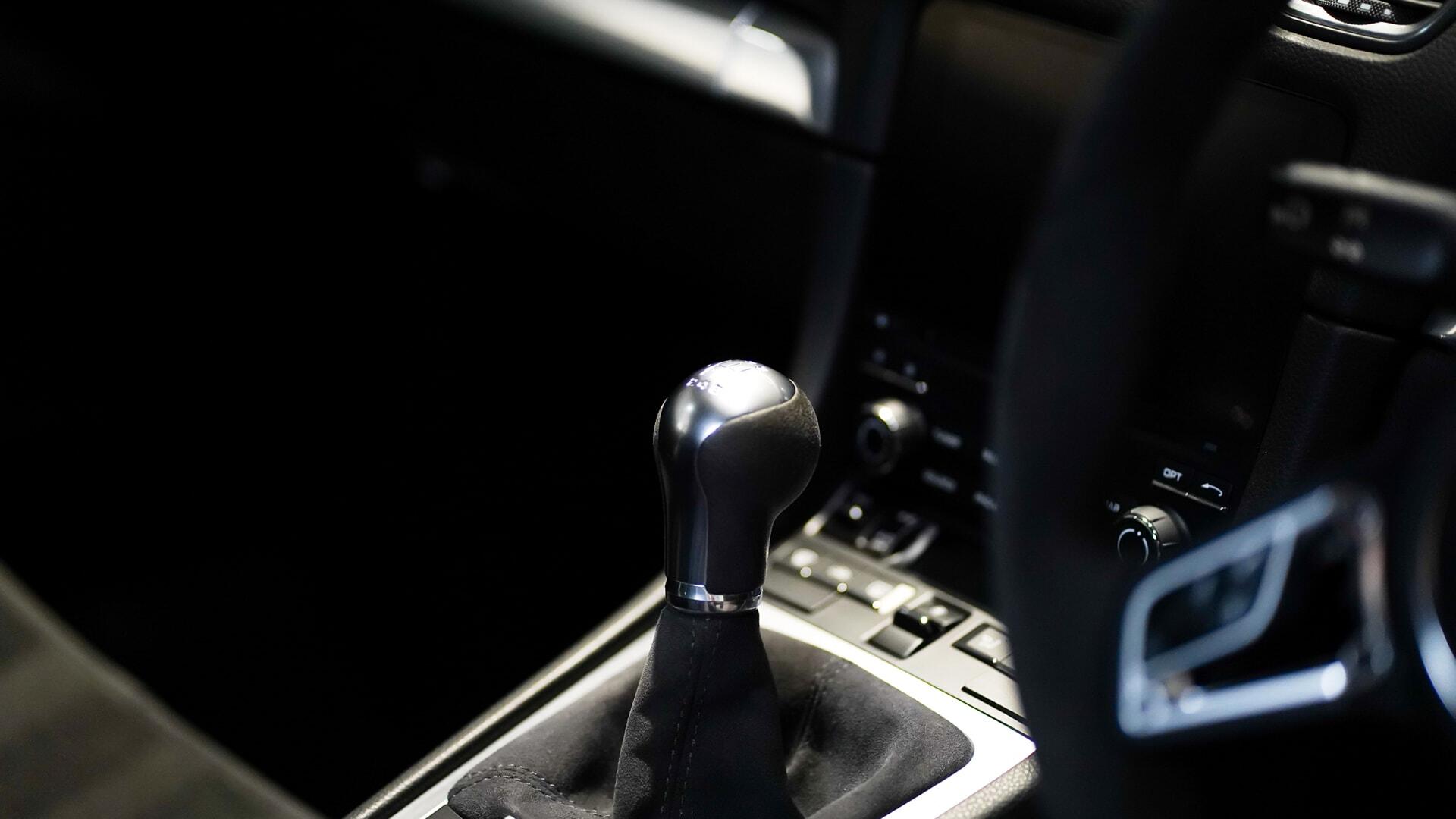 Porsche Cayman view 10