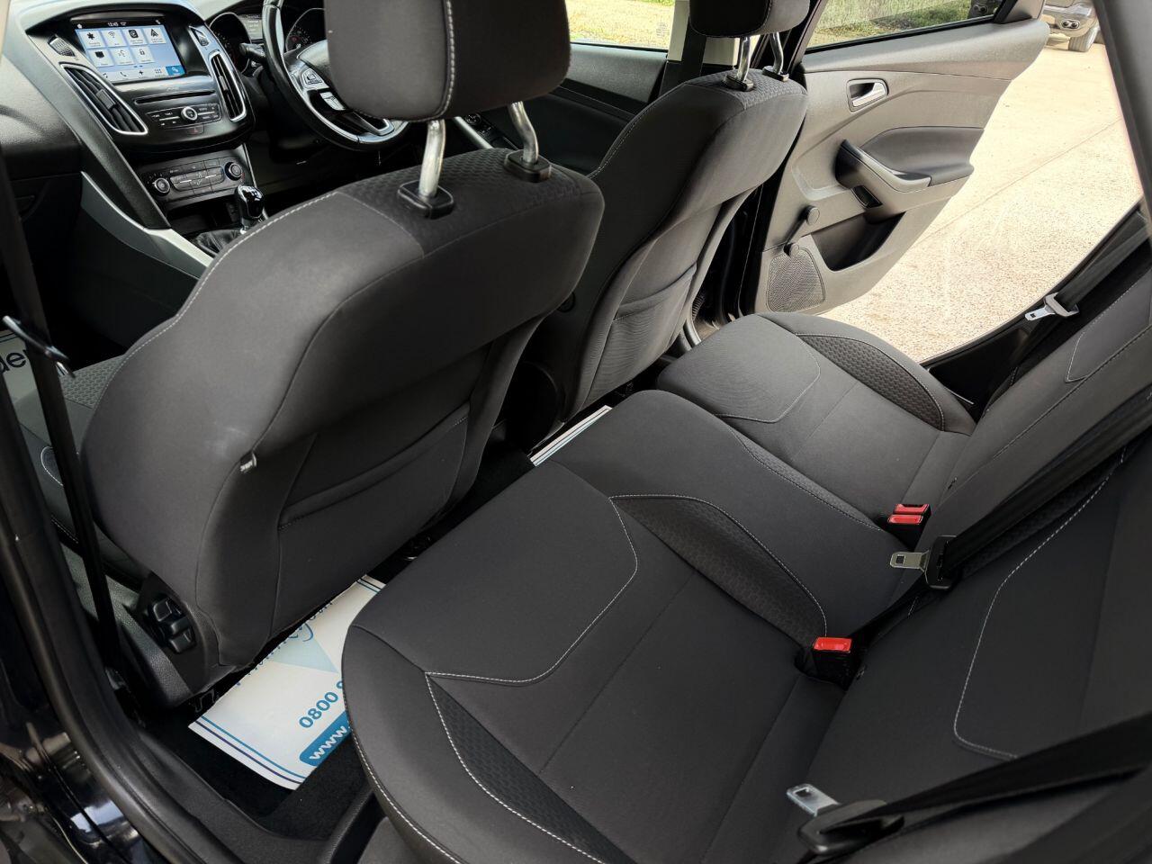 Ford Focus view 18