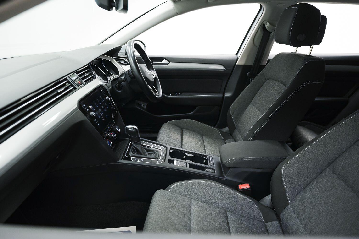 Volkswagen Passat view 25