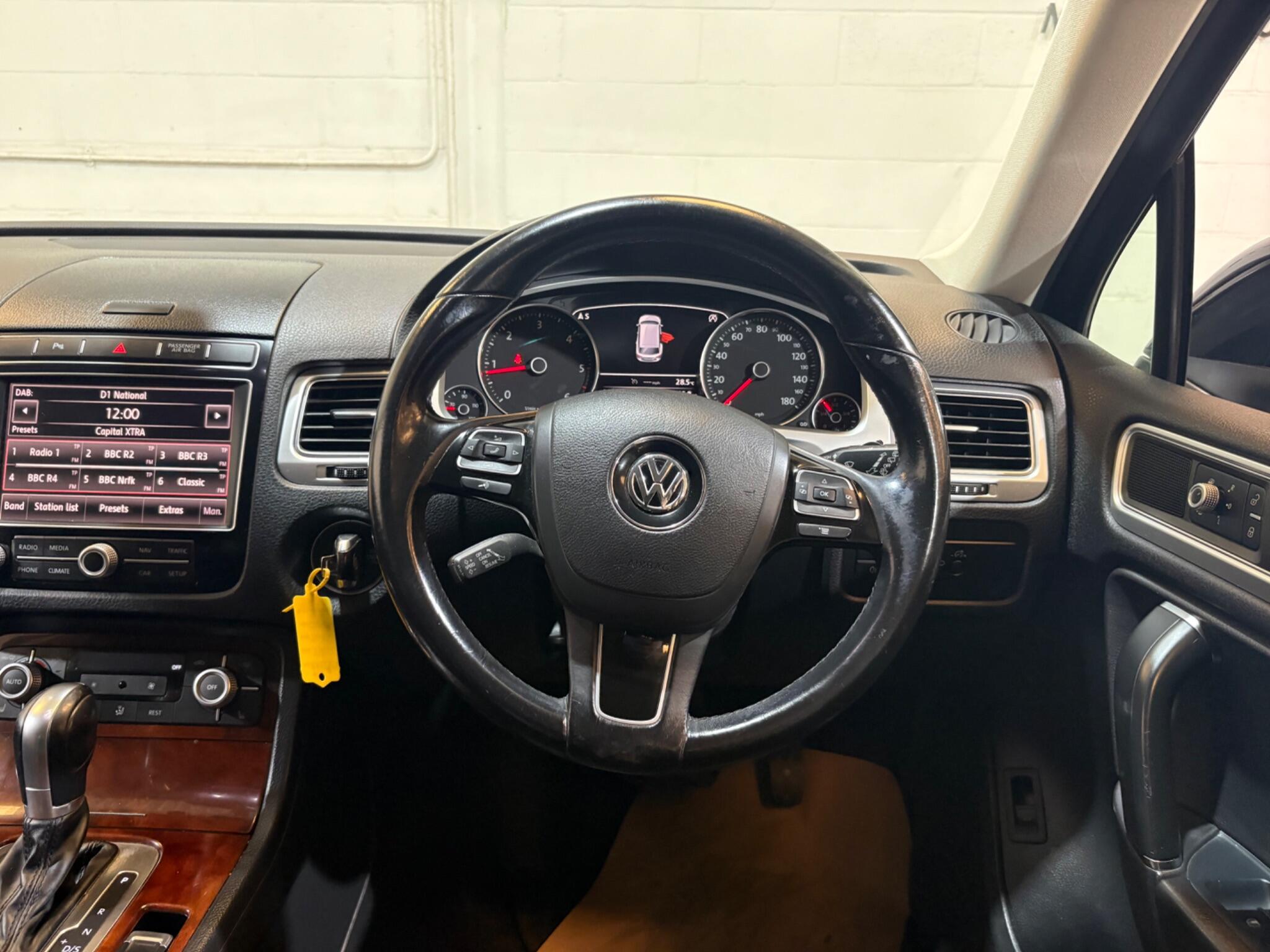 Volkswagen Touareg view 38
