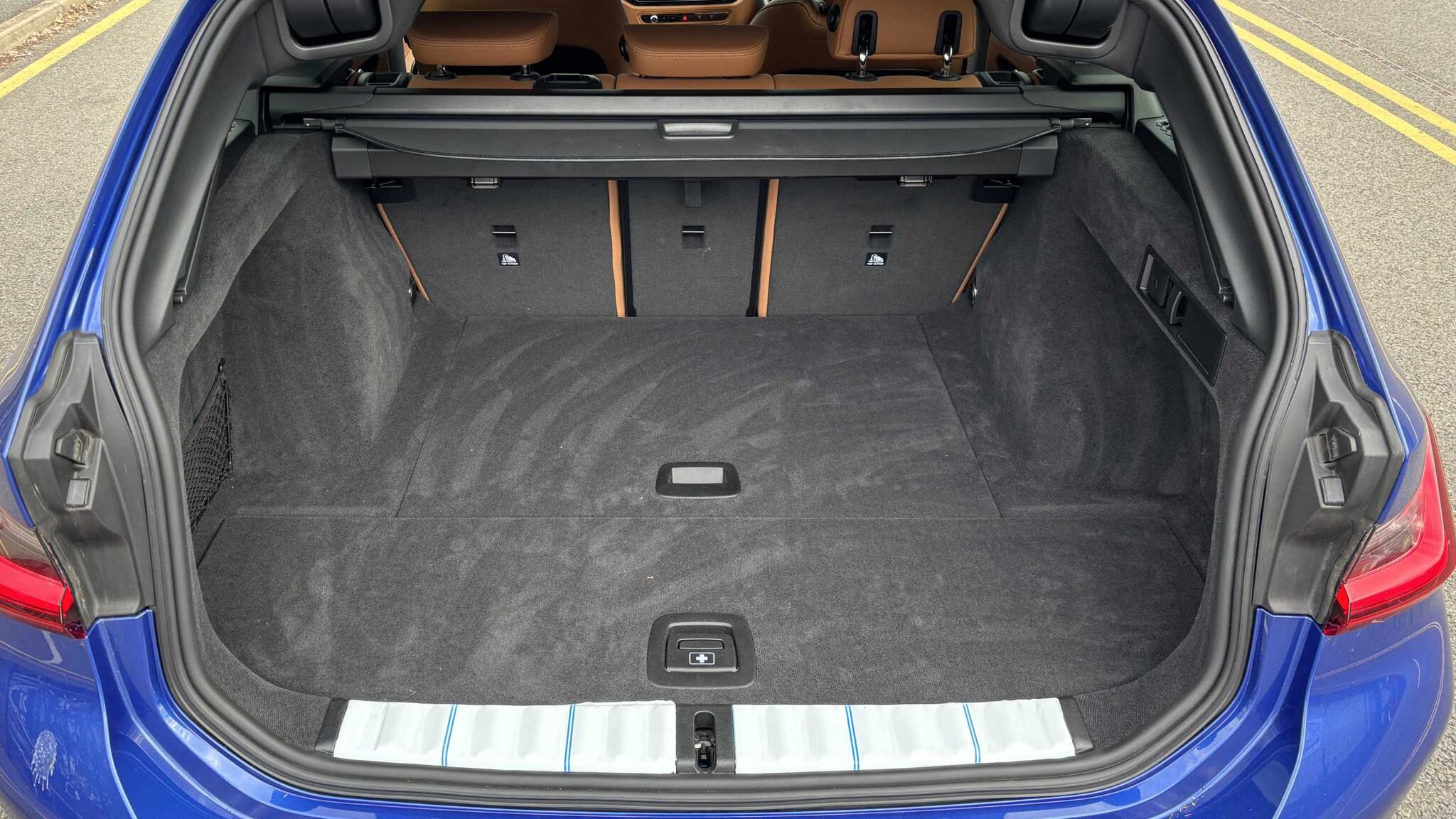 BMW 3 Series view 17