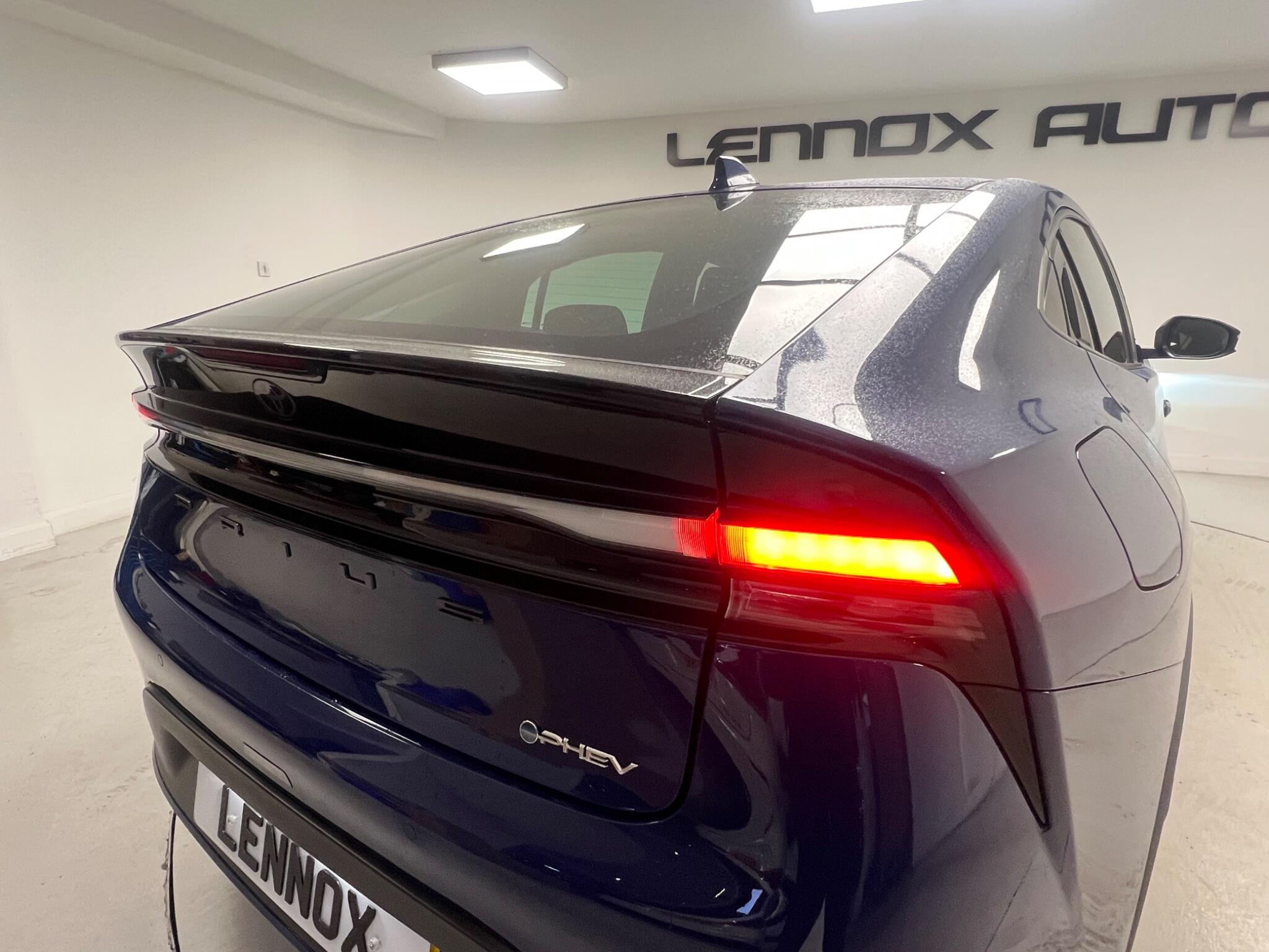 Toyota Prius view 14