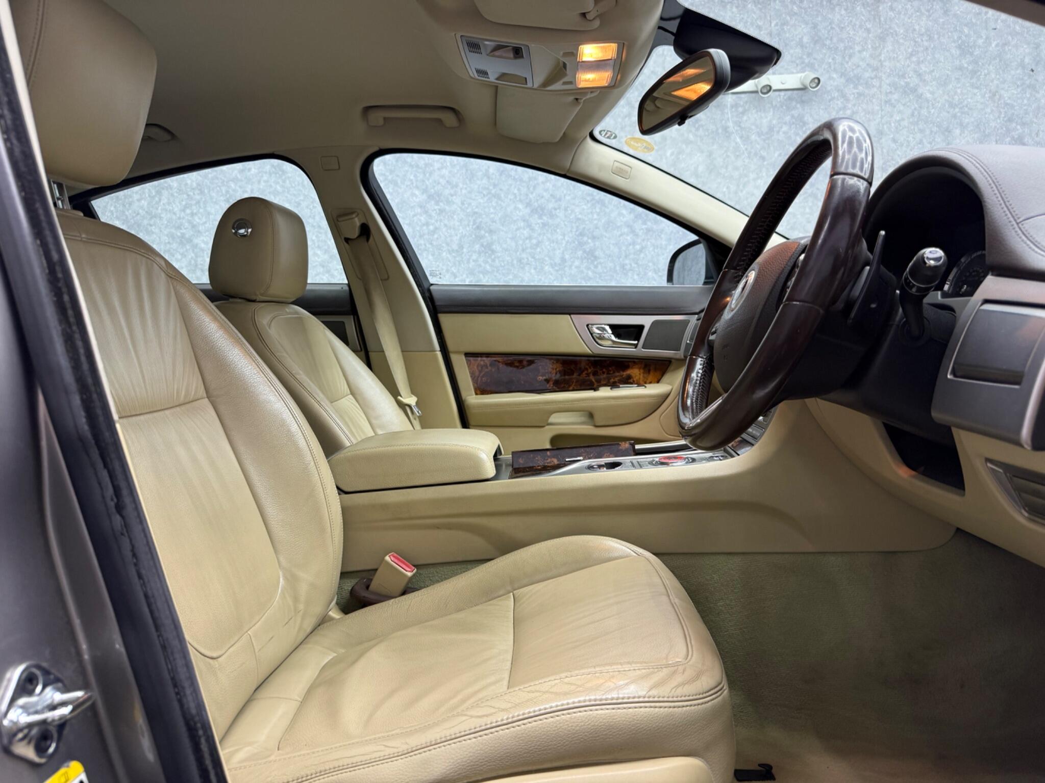 Jaguar XF view 7
