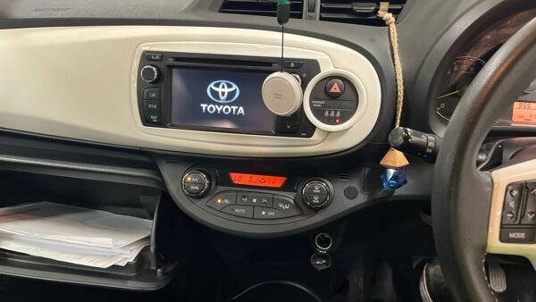 Toyota Yaris view 13