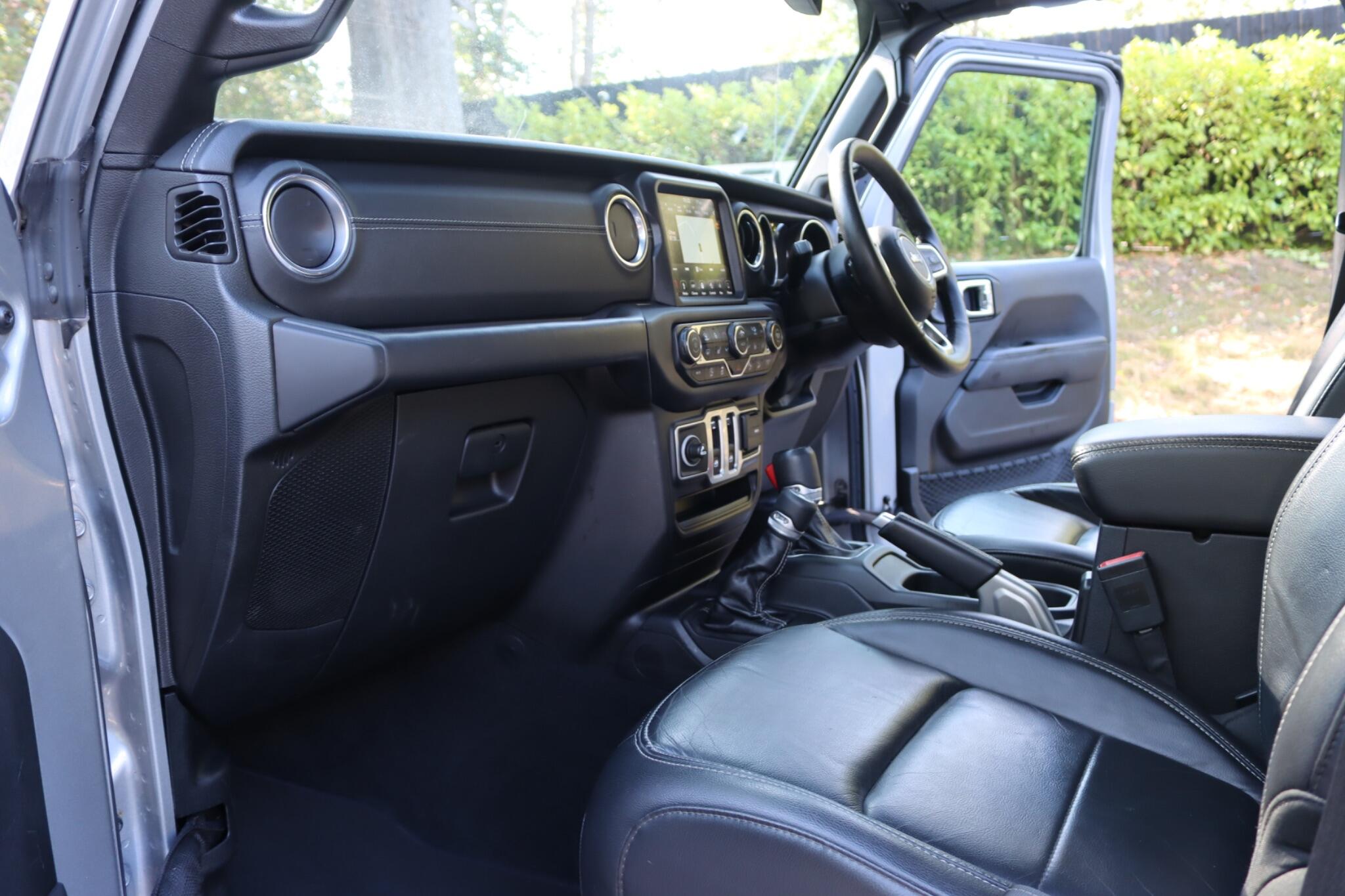 Jeep Wrangler view 32