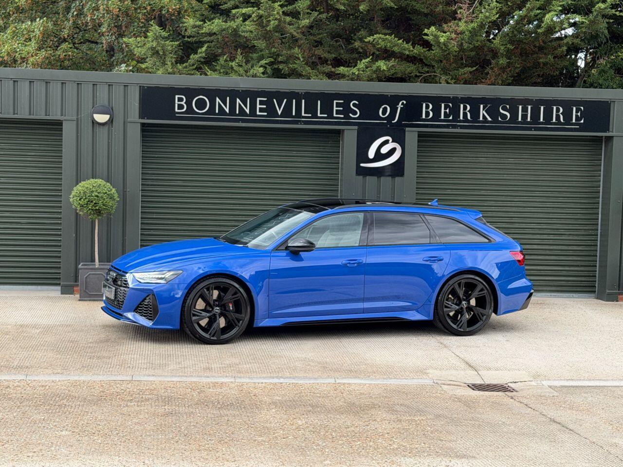 Audi RS6 Avant view 6