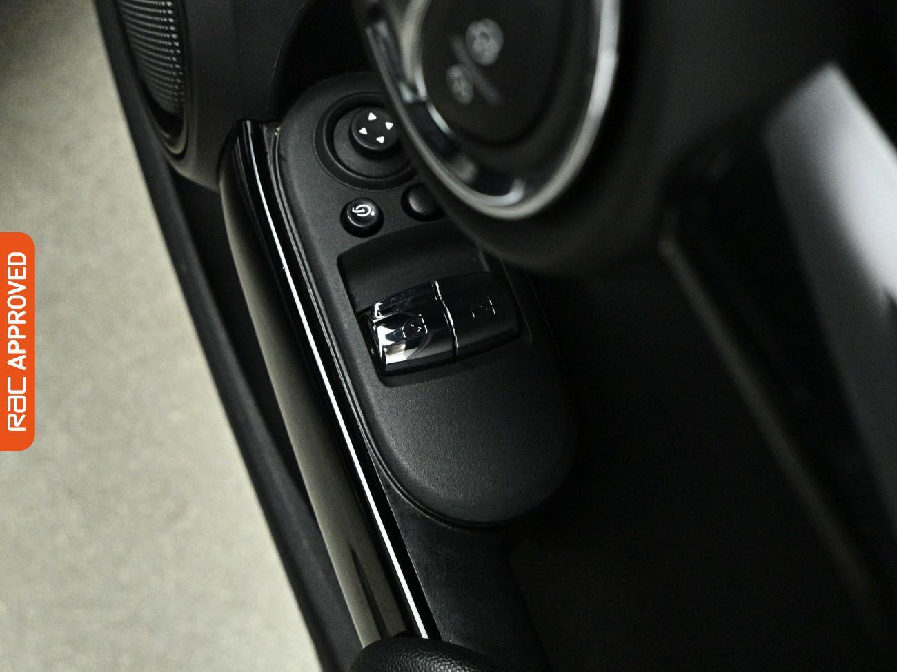 Mini Hatch view 26