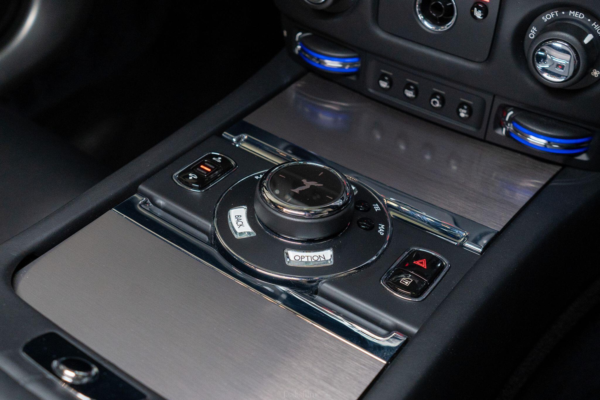 Rolls-Royce Wraith view 29