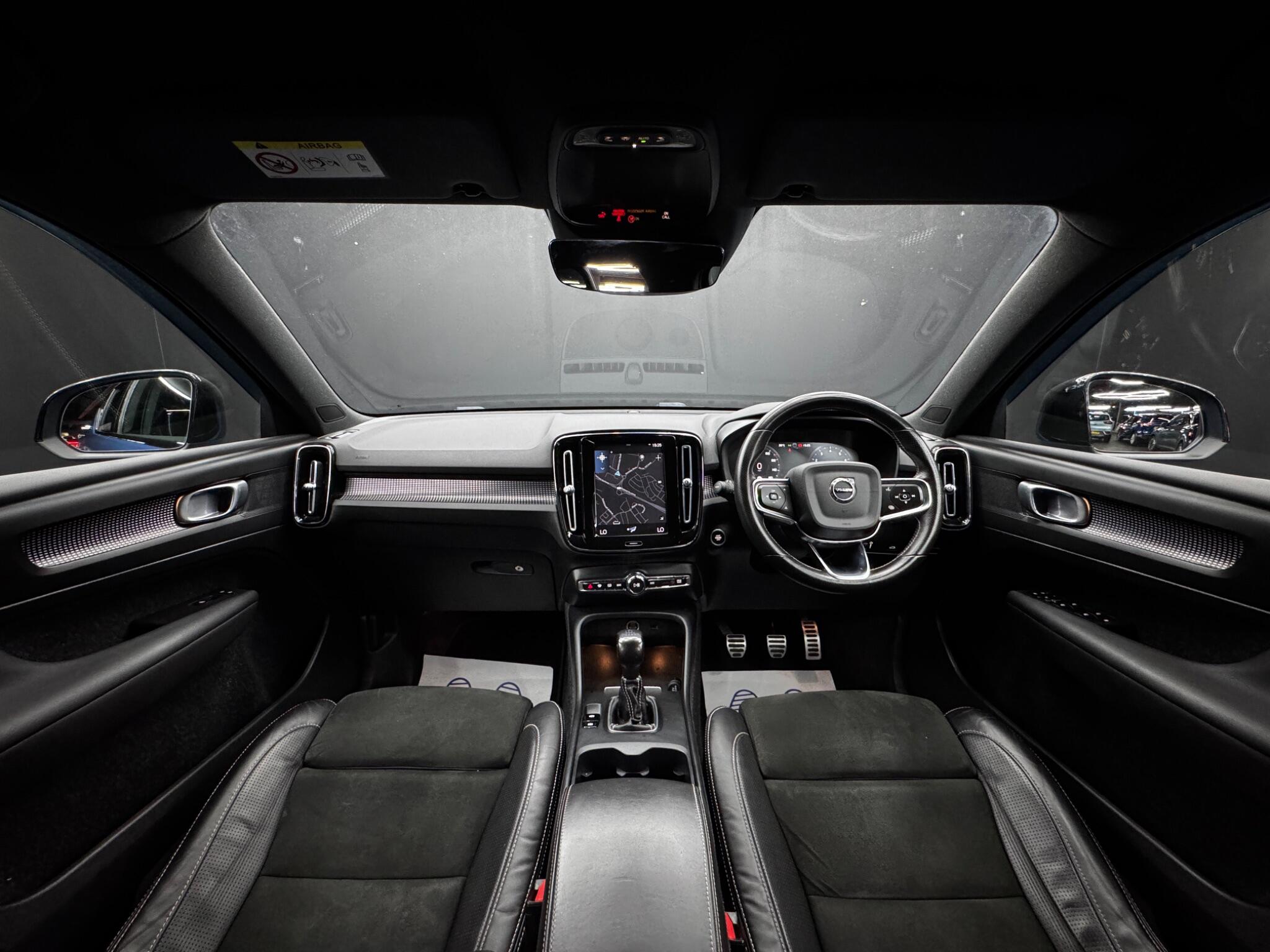 Volvo XC40 view 16