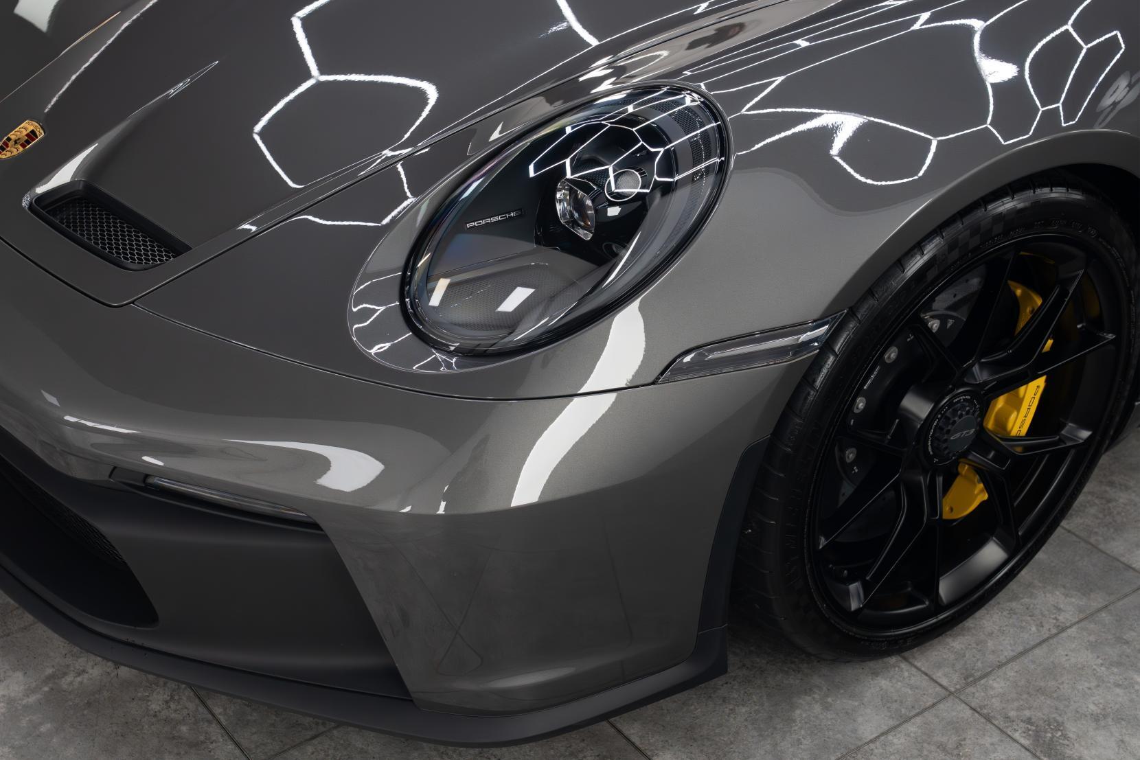 Porsche 911 view 40